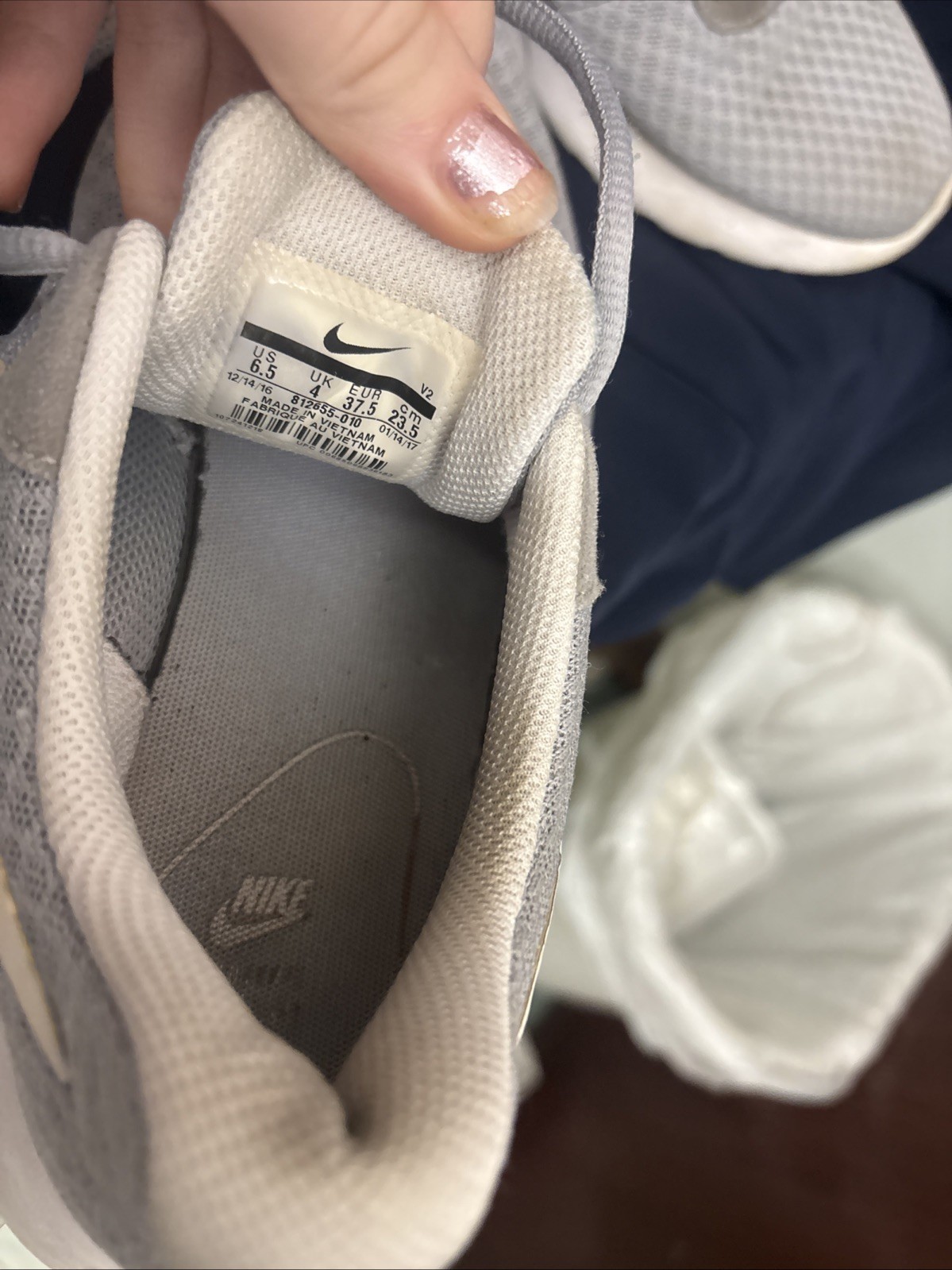 Unisex Grey Nikes Shoes US size 6.5