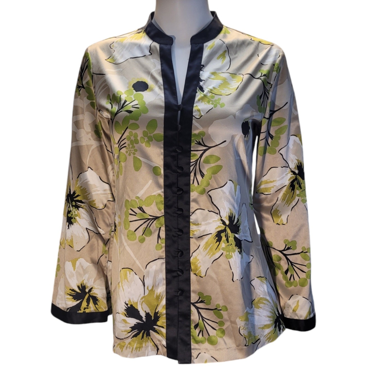 Chicos Silky Floral Blouse Womens M Small Frog Closure Split Neck Elegant Asian