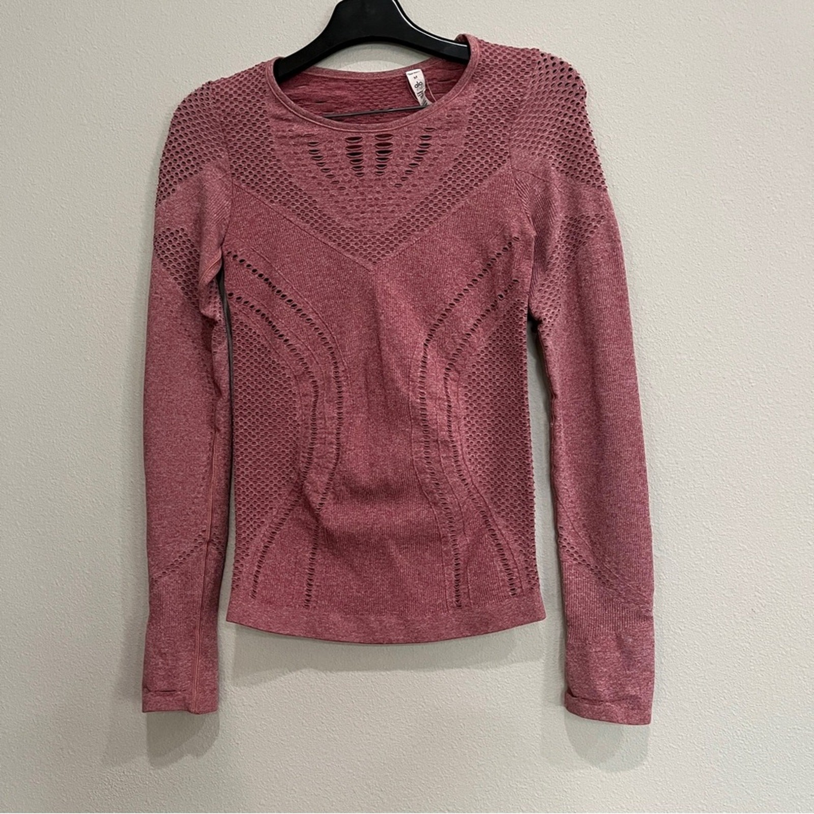 Alo Yoga Lark Seamless Laser Cut Shirt Mesh Long Sleeve Rosewood Stretch SZ Med