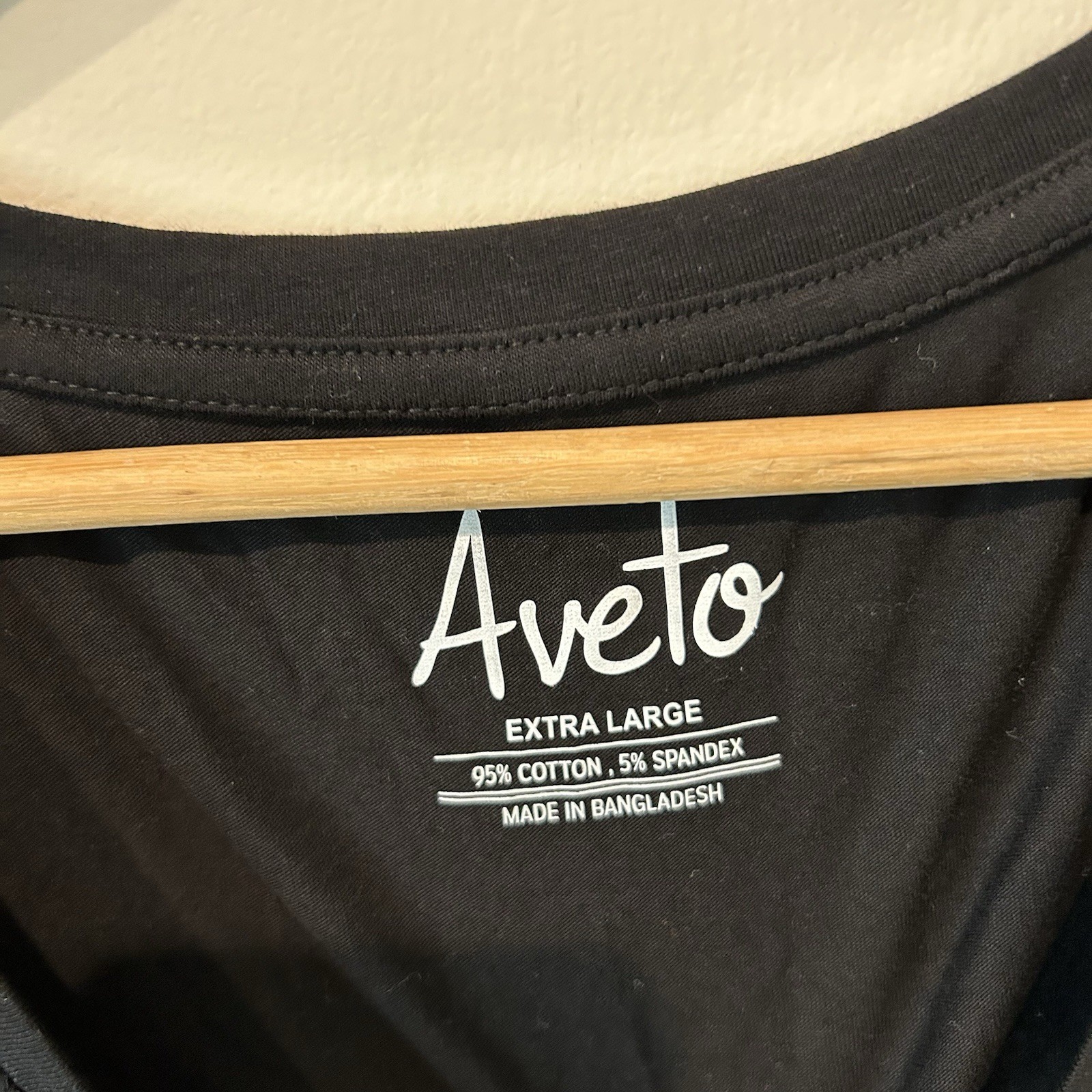 Aveto Black Vneck Sold Tee Juniors XL