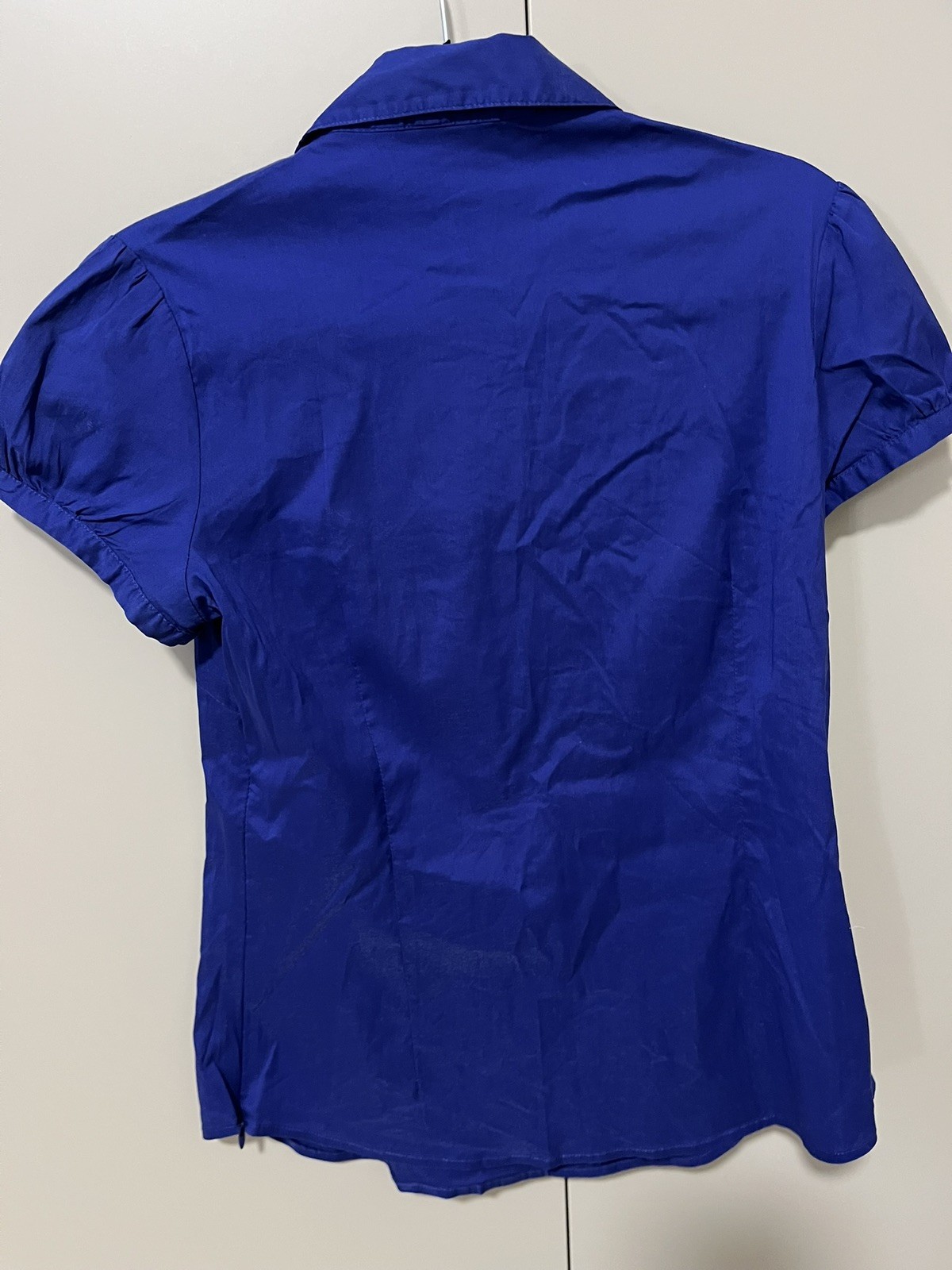 Cue Women’s Short Sleeve Shirt Blouse x 2 in Size 10 White Blue Button Ruffle