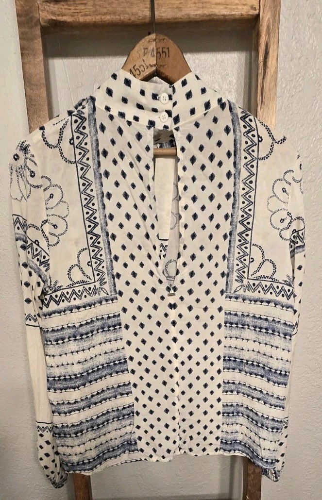 ​Rip Curl Women’s M Blue White Print High Neck Long Sleeve Blouse Keyhole