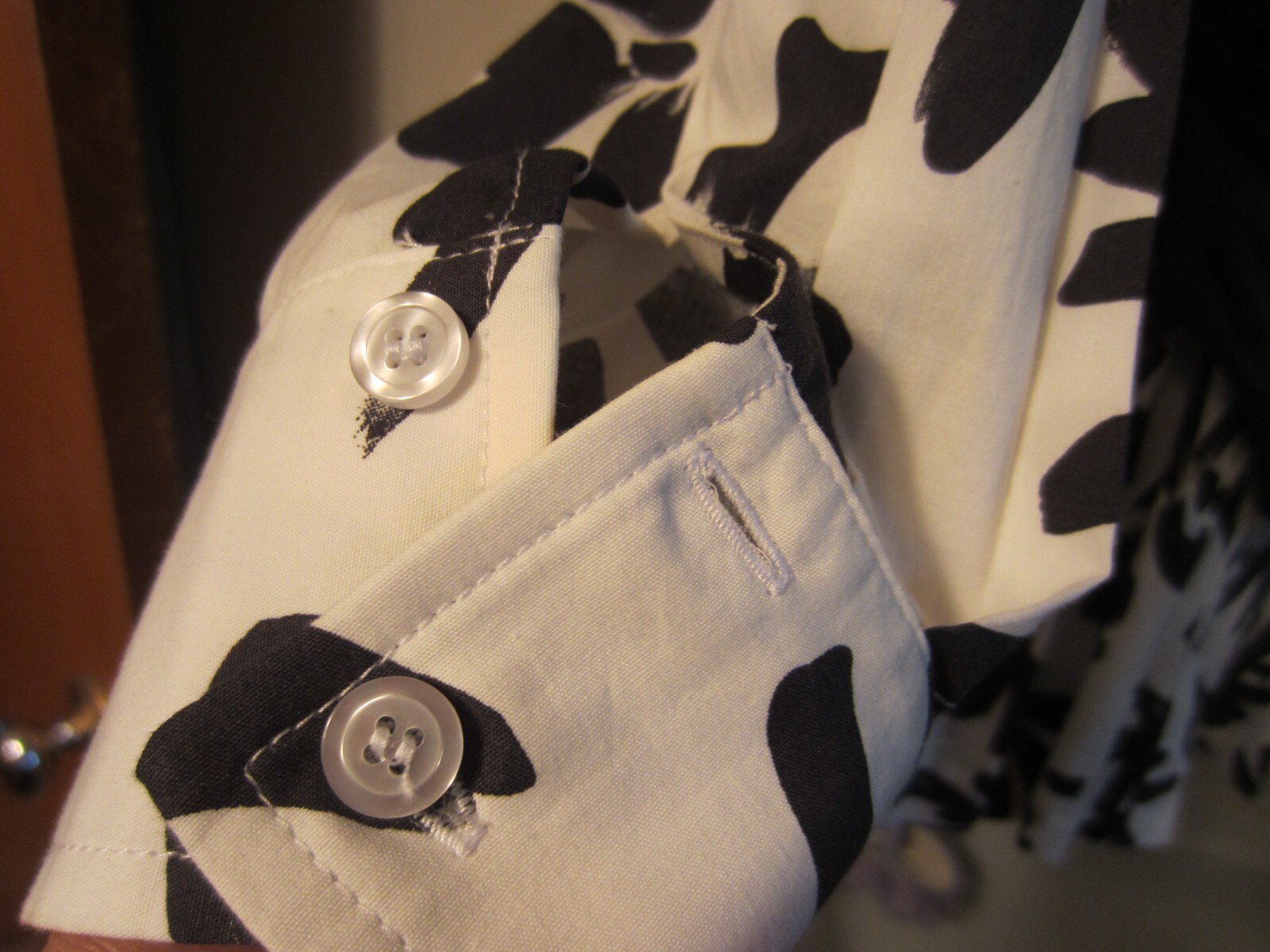 NWT women’s long sleeve shirt with waist sash Finley Size M white/black RET 260