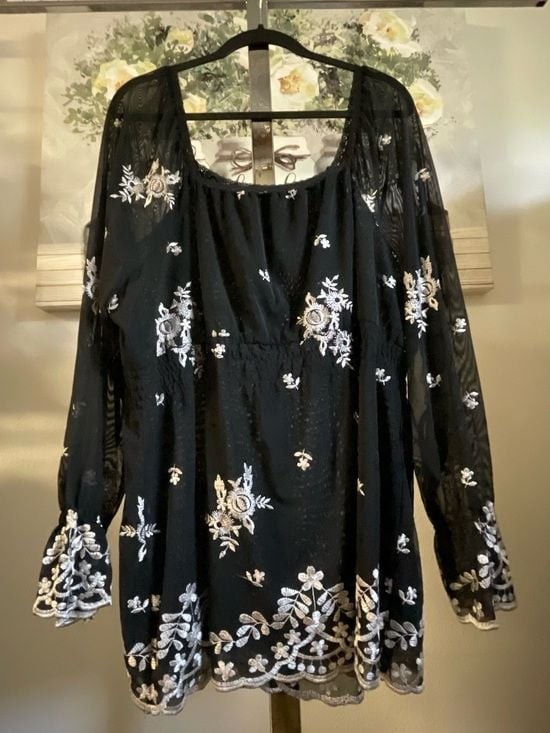 Black Embroidered Long-Sleeve Blouse – Floral Detail
