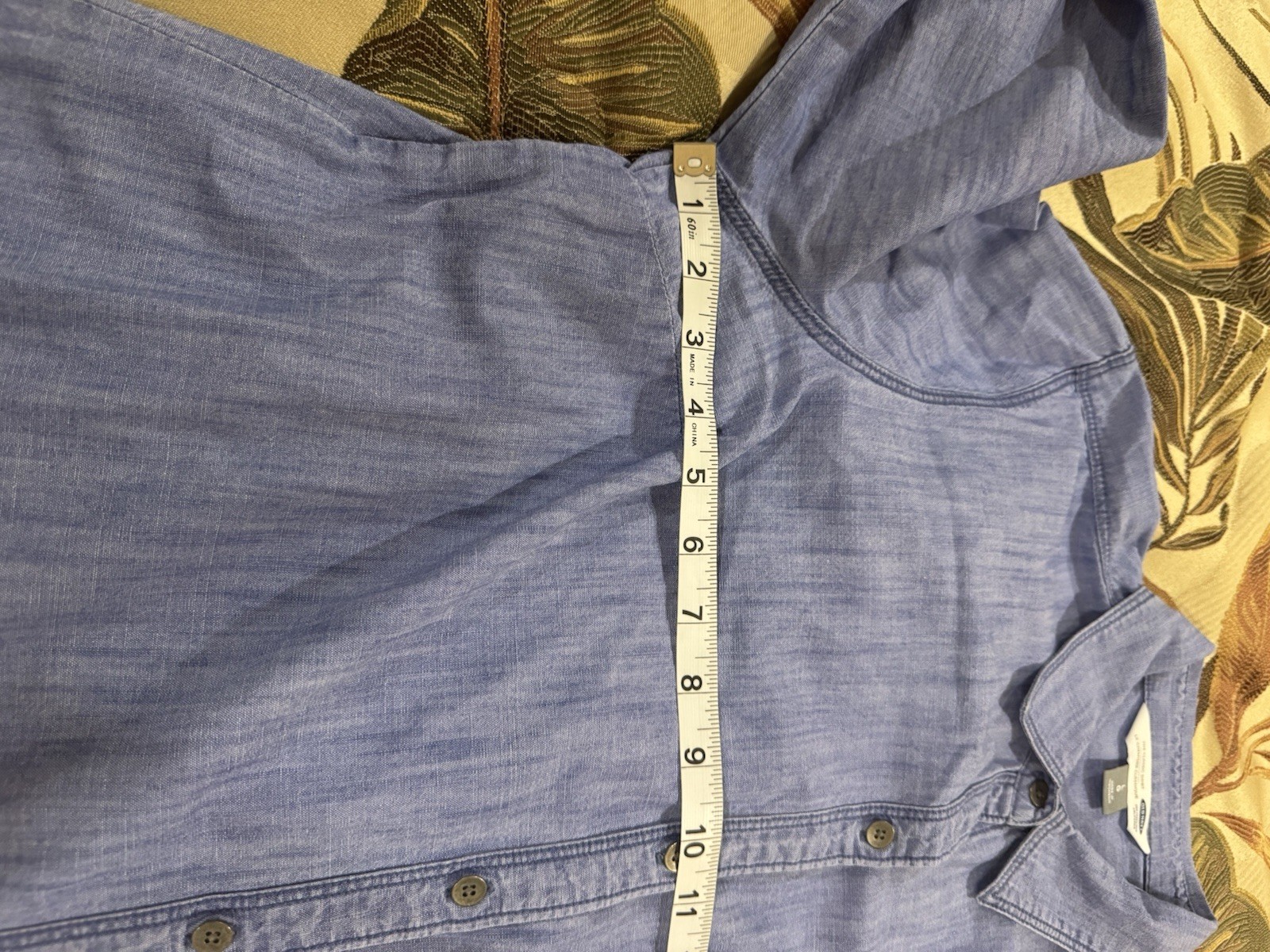 Old Navy Women’s Classic Chambray Denim Shirt Blue Button Up Cotton Size L