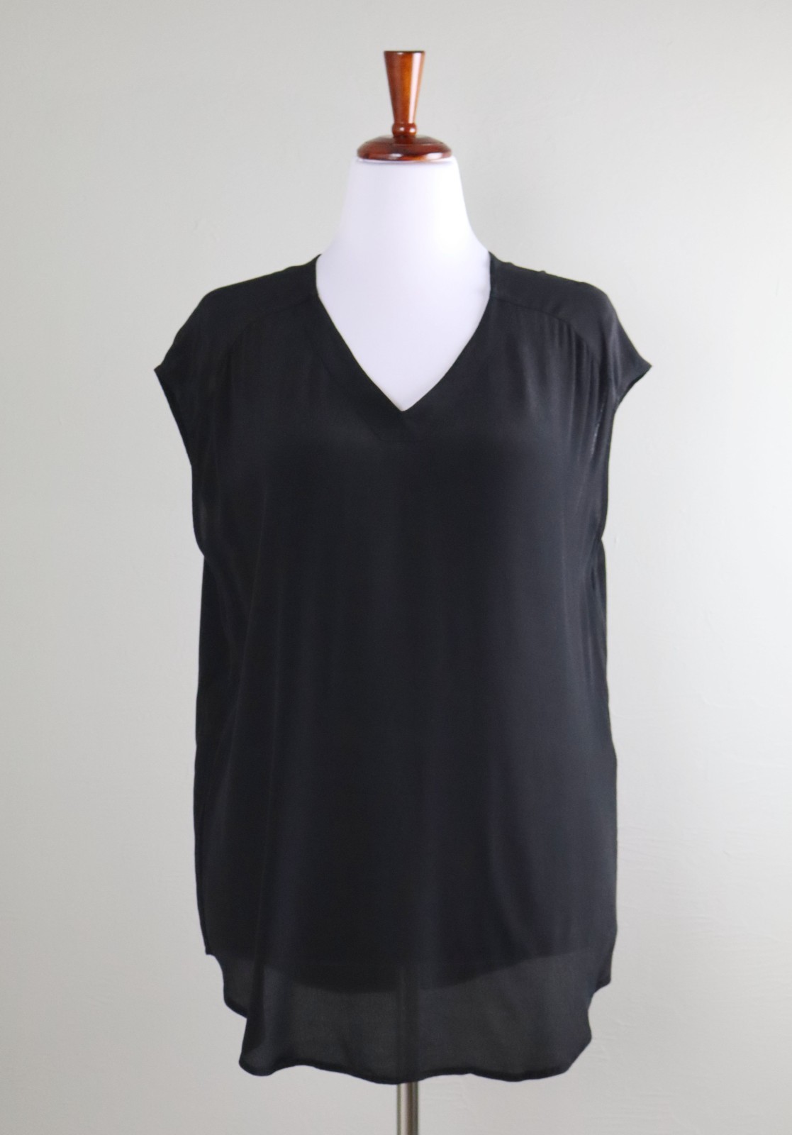 CHICO’S NWT $69 Solid Black Crepe Layer Langley Top Size 1 US 8 / Medium