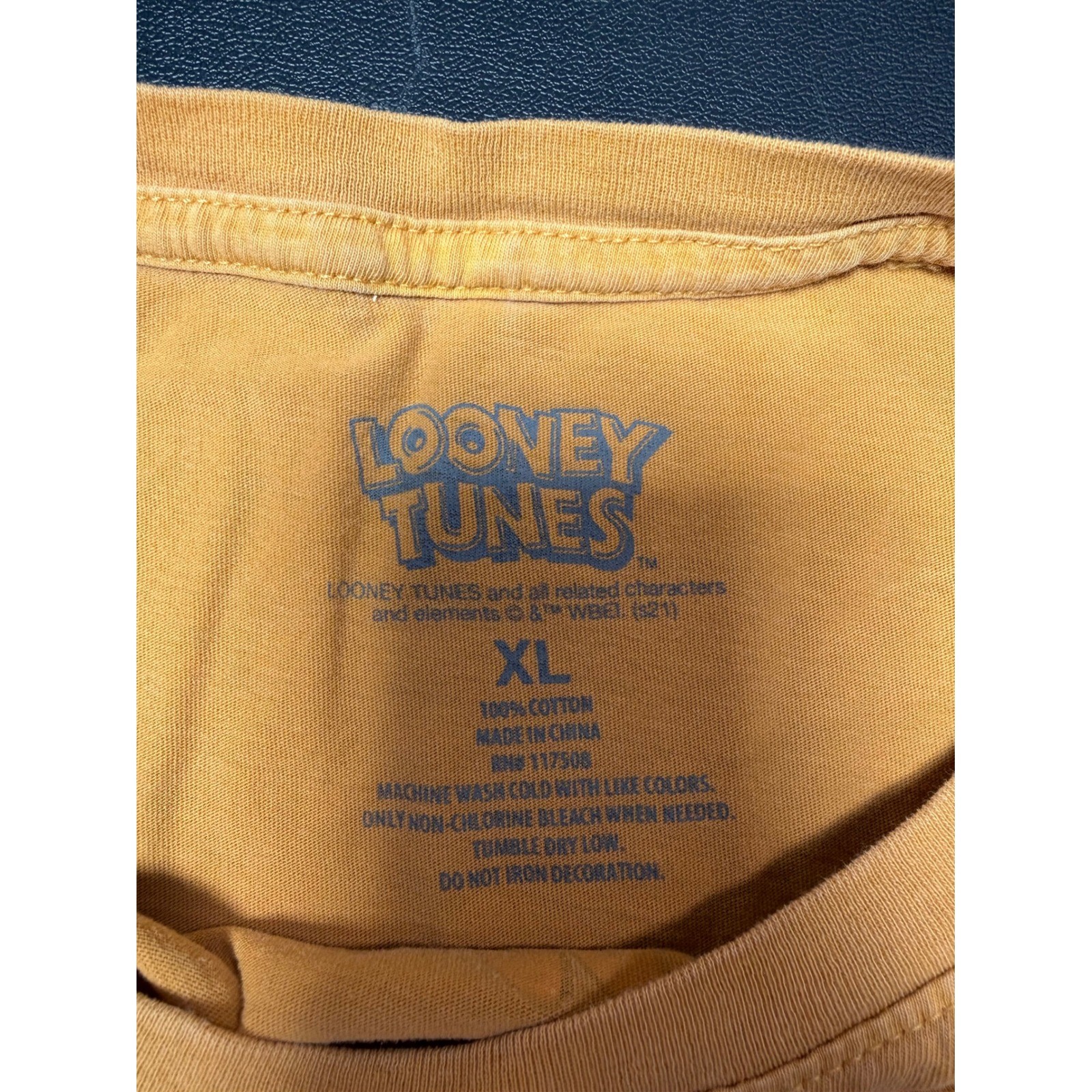 Looney Tunes Graphic T-Shirt XL Mustard Yellow Bugs Bunny Thats All Folks Cotton