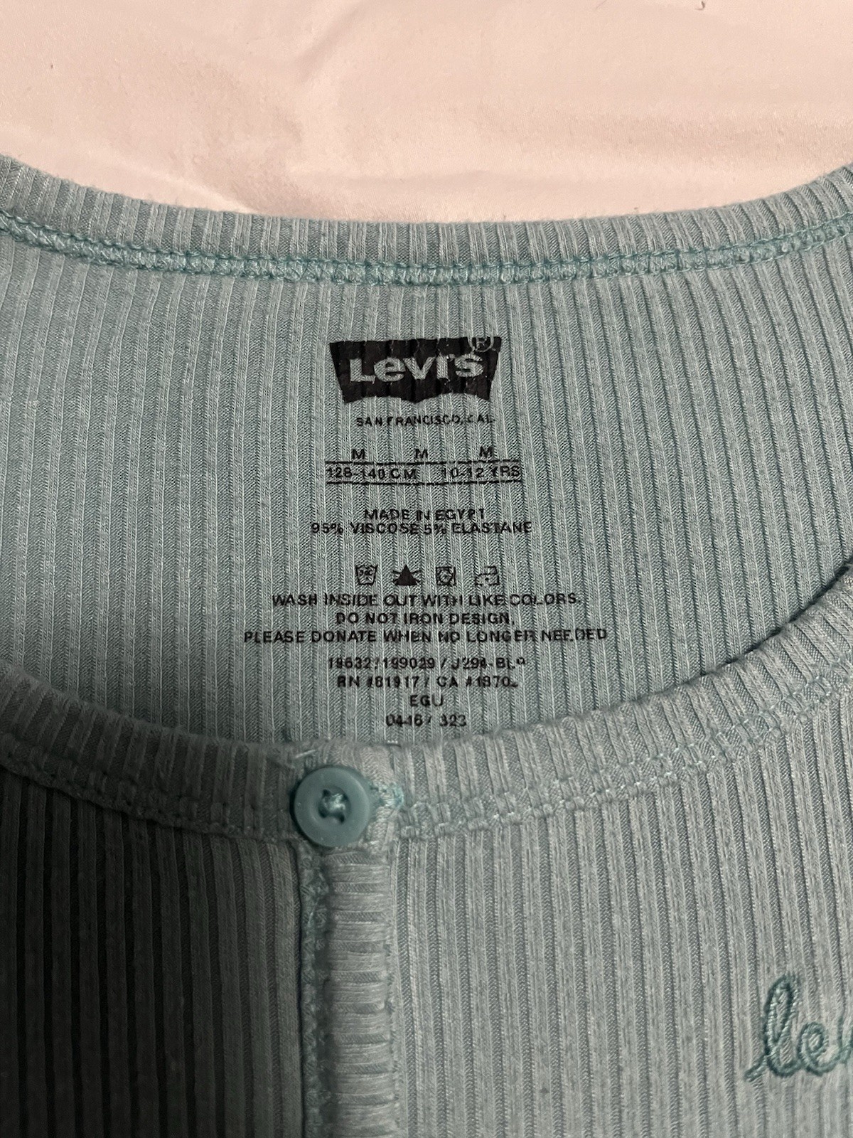 Levi’s Women’s Blue Solid Knit Button Front Scoop Neck Stretch Top, Size M