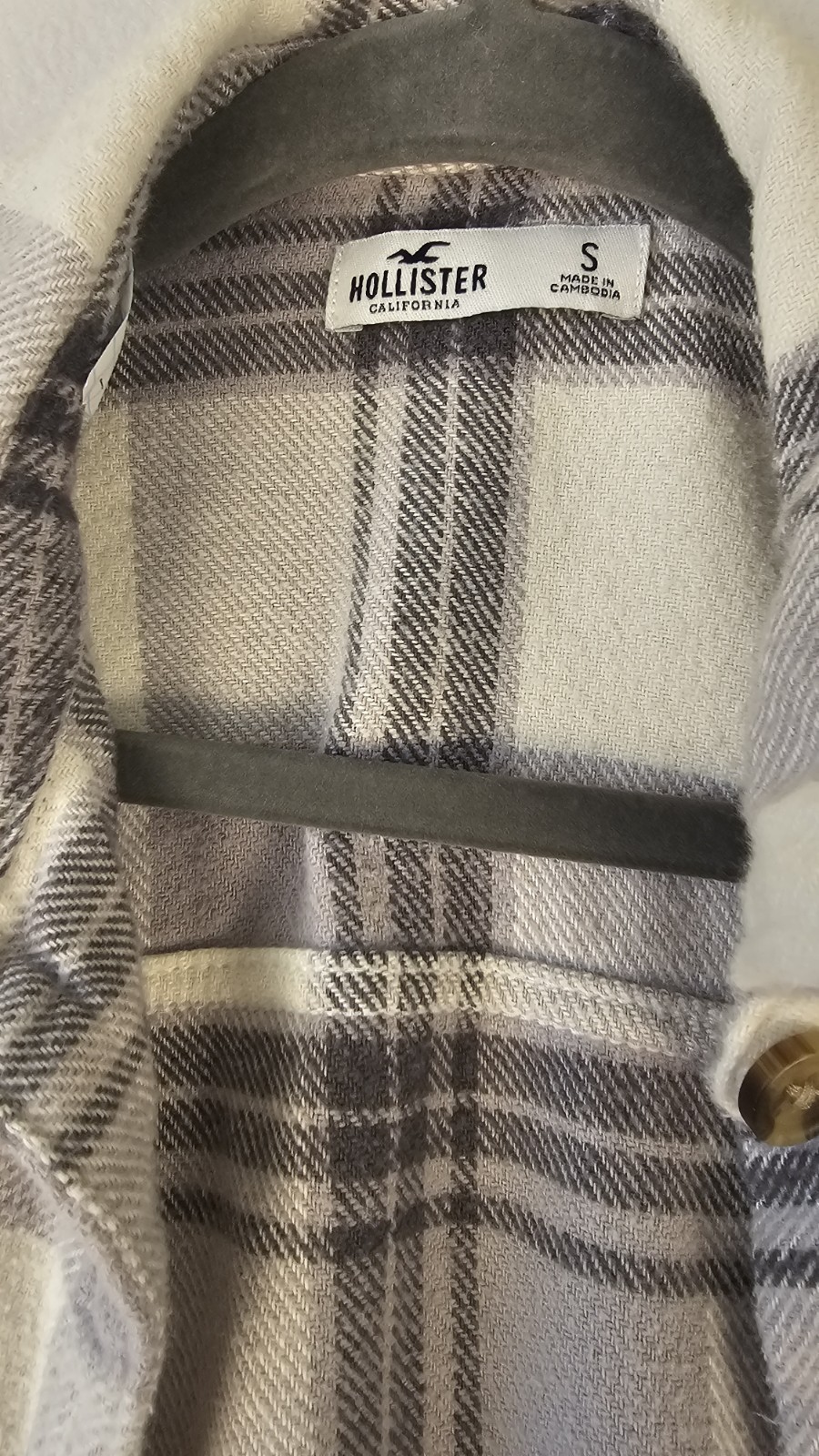 Hollister Woman’s Sm Flannel Gray And White Button Up