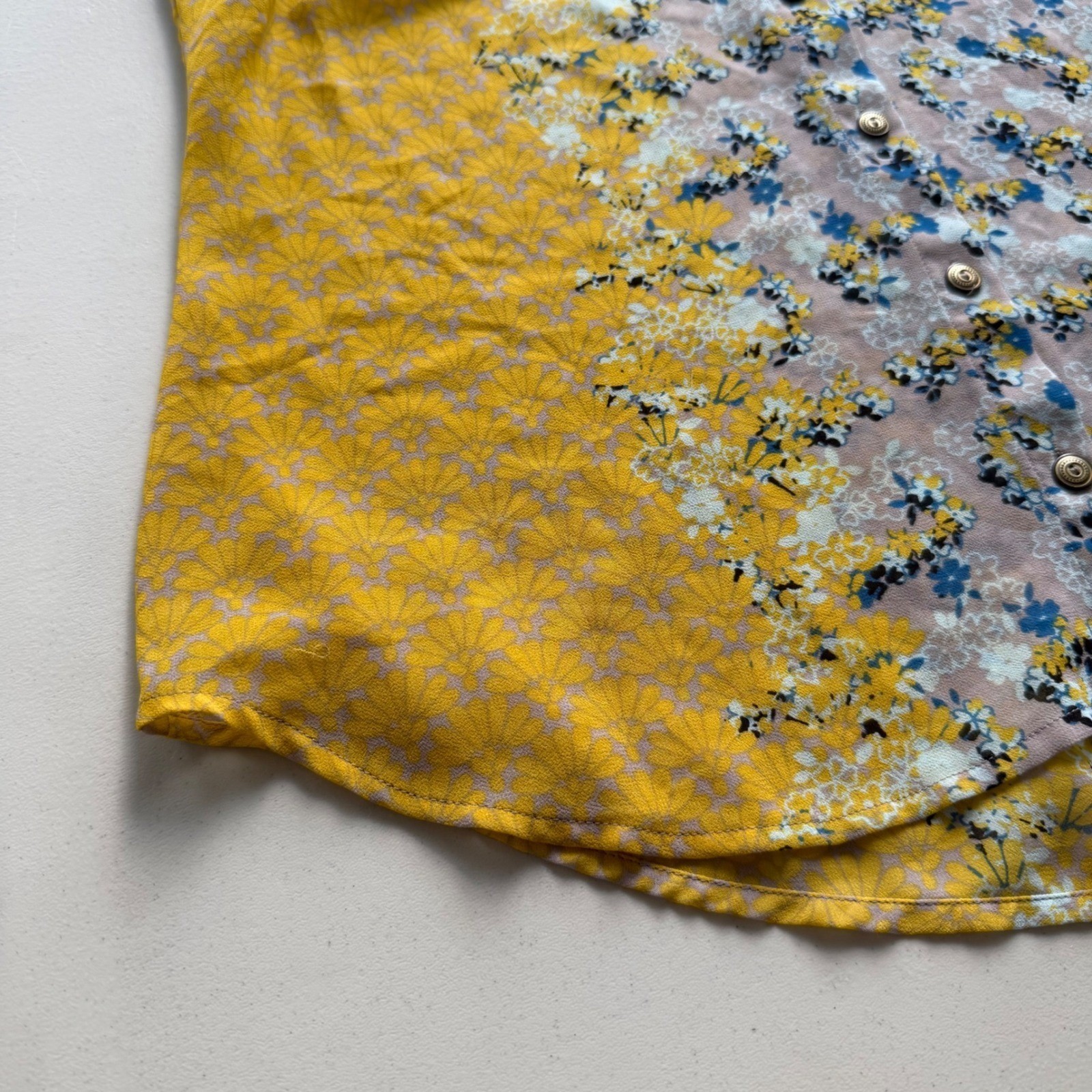 Cabi Womens M Yellow Blue Gray Mix Floral Button Sleeveless Offsides Blouse 5221