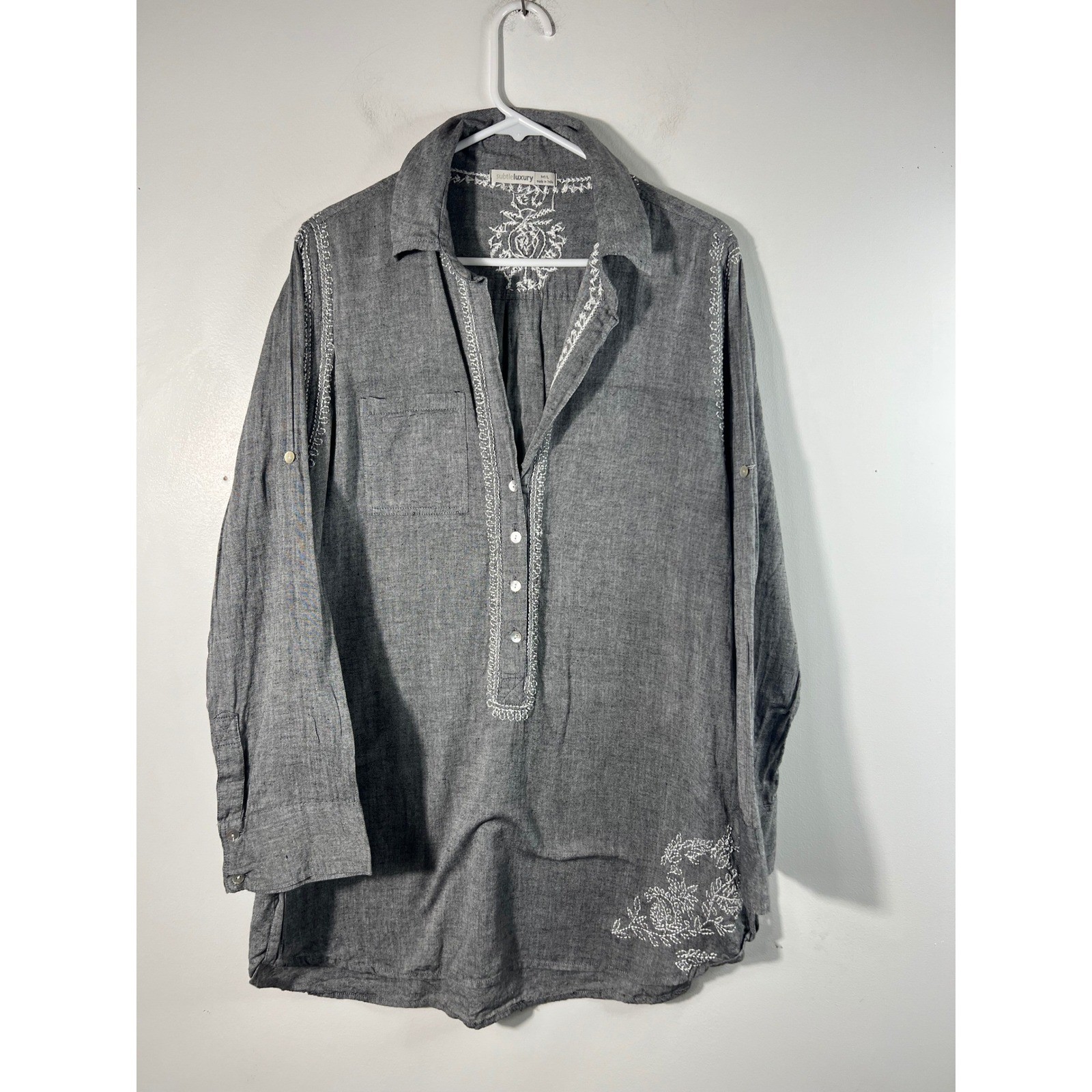Subtle Luxury Embroidered 1/2 Button Pullover Tunic Gray White M/L Cotton