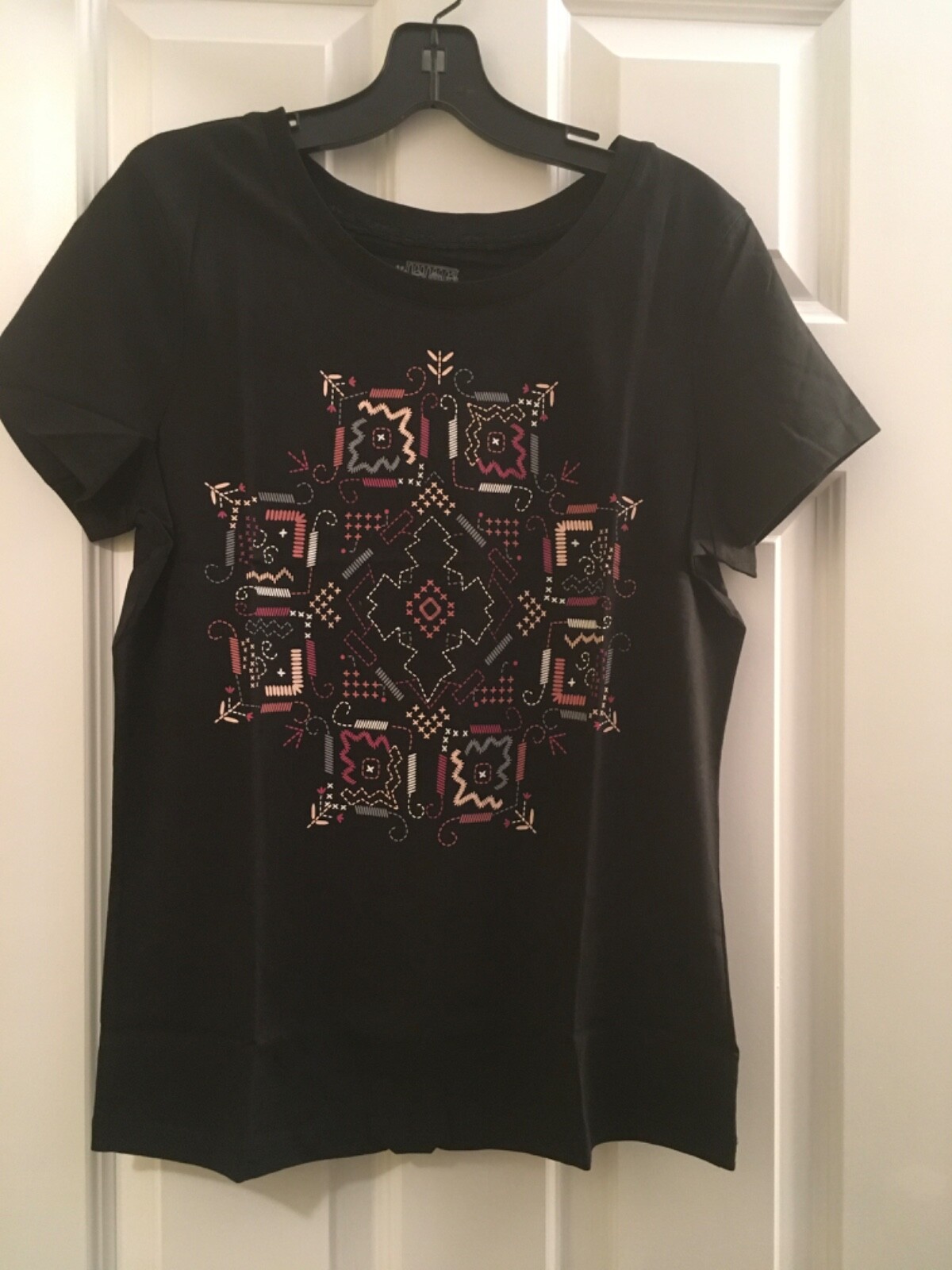 NEW SAHALIE WOMEN SATURDAY MARKET SHORT-SLEEVE TEE TSHIRT BLACK PINK M L XL