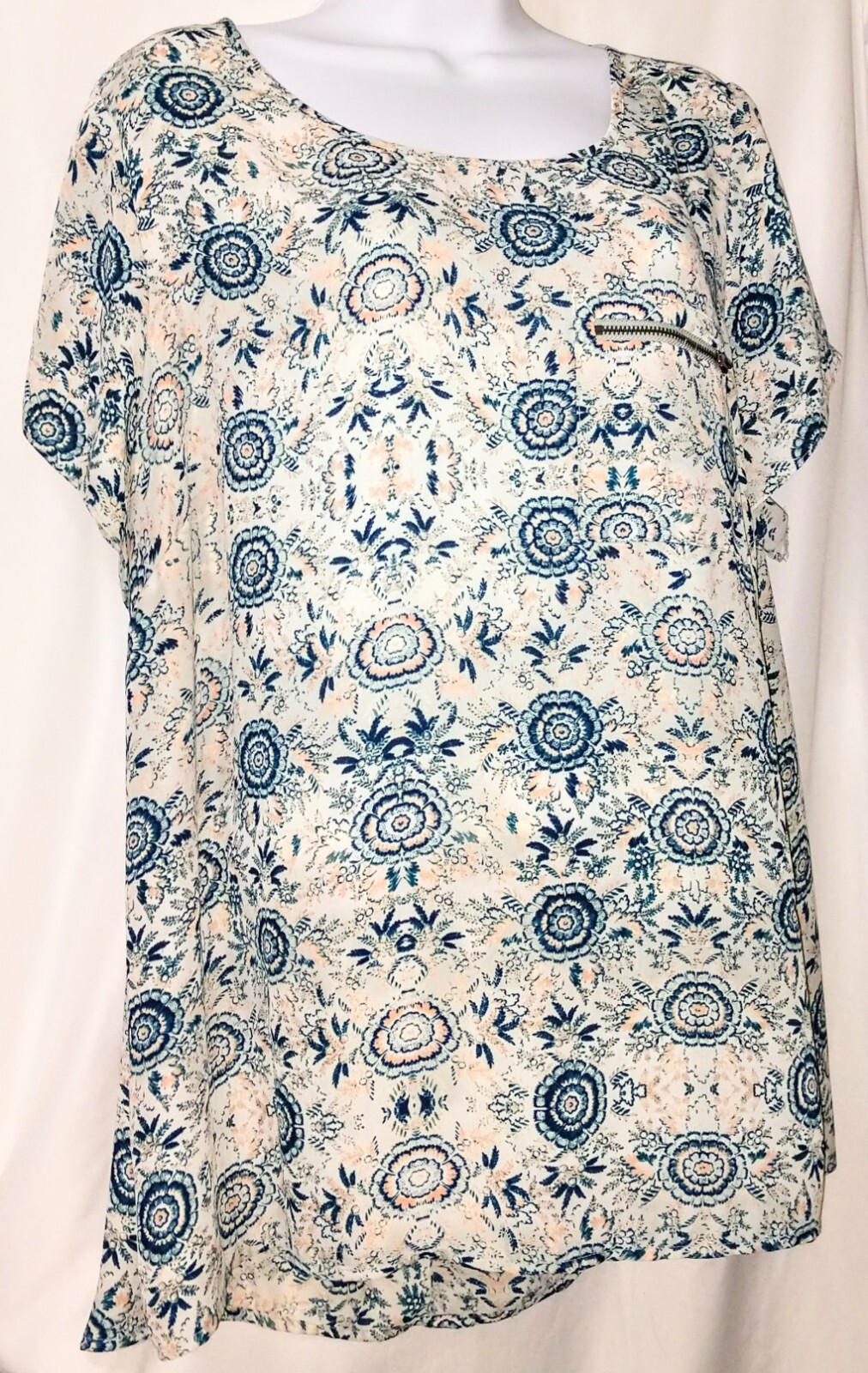 Maurices Women’s Floral Tunic Short Sleeve Blouse Pocket Front Keyhole Back Sz 1