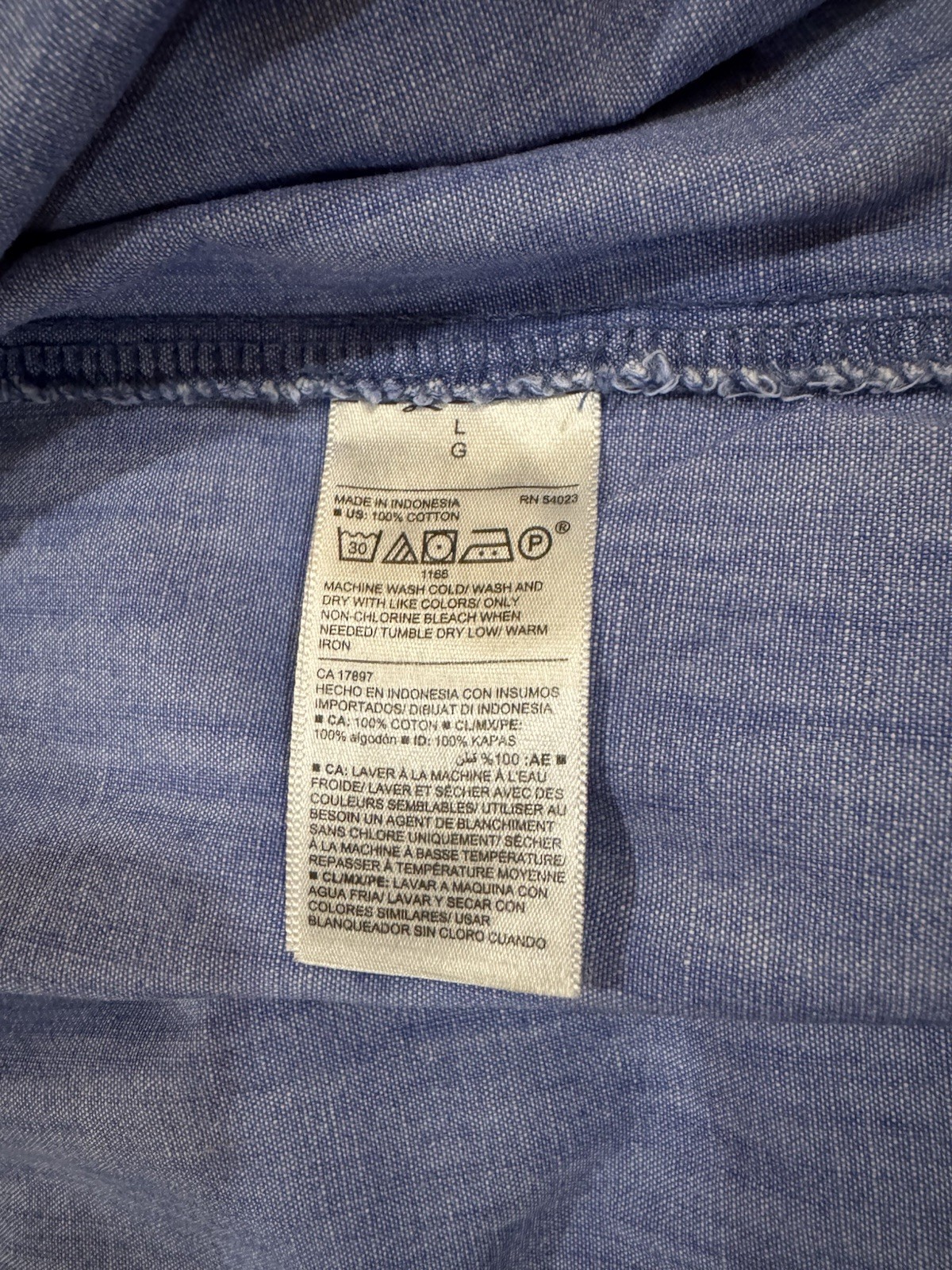 Old Navy Women’s Classic Chambray Denim Shirt Blue Button Up Cotton Size L