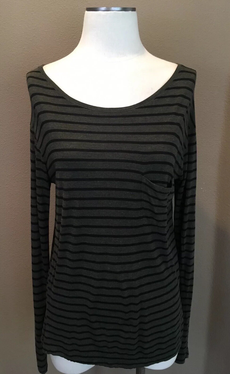 Vince. S Black & Green Striped T Shirt Top W Bateau Neckline & Long Sleeves