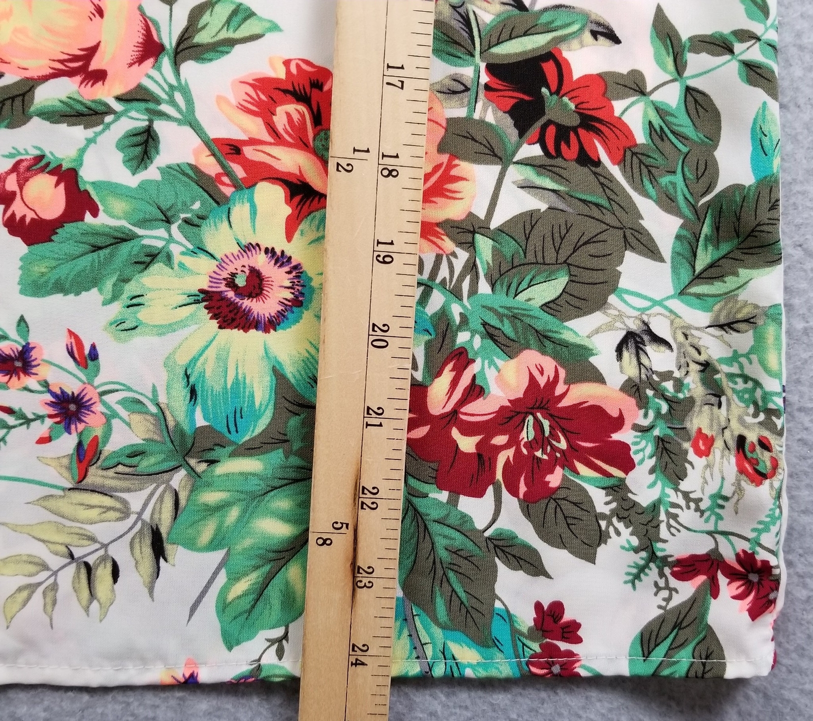Coverstitched Top Women’s Medium M Floral Short Sleeves Blouse Off the Shoulder