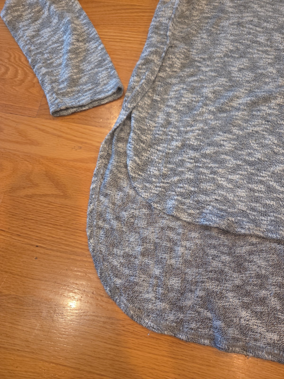 Women’s Xhilaration Long Sleeve Grey Cream Fleck With Slide Slits.