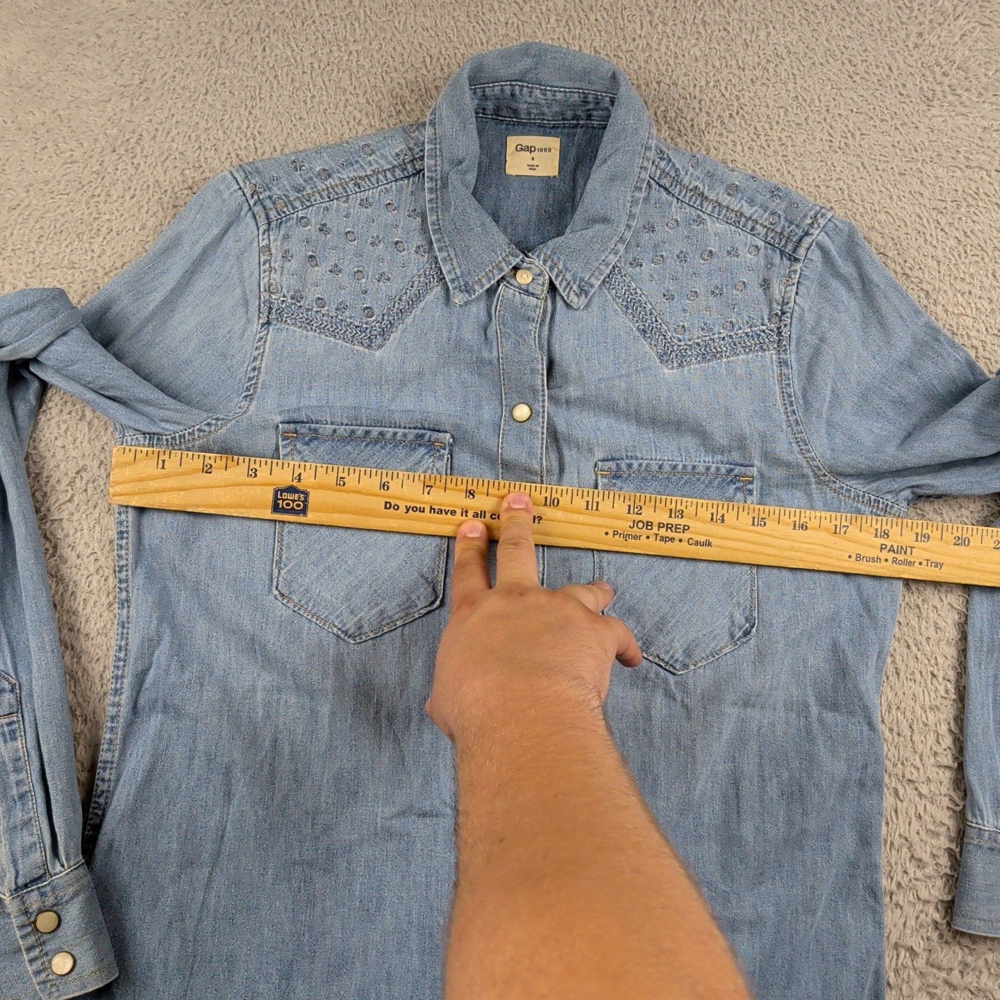 Gap 1969 Shirt Womens Small Blue Western Pearl Snap Chambray Denim Cowboy Yoke