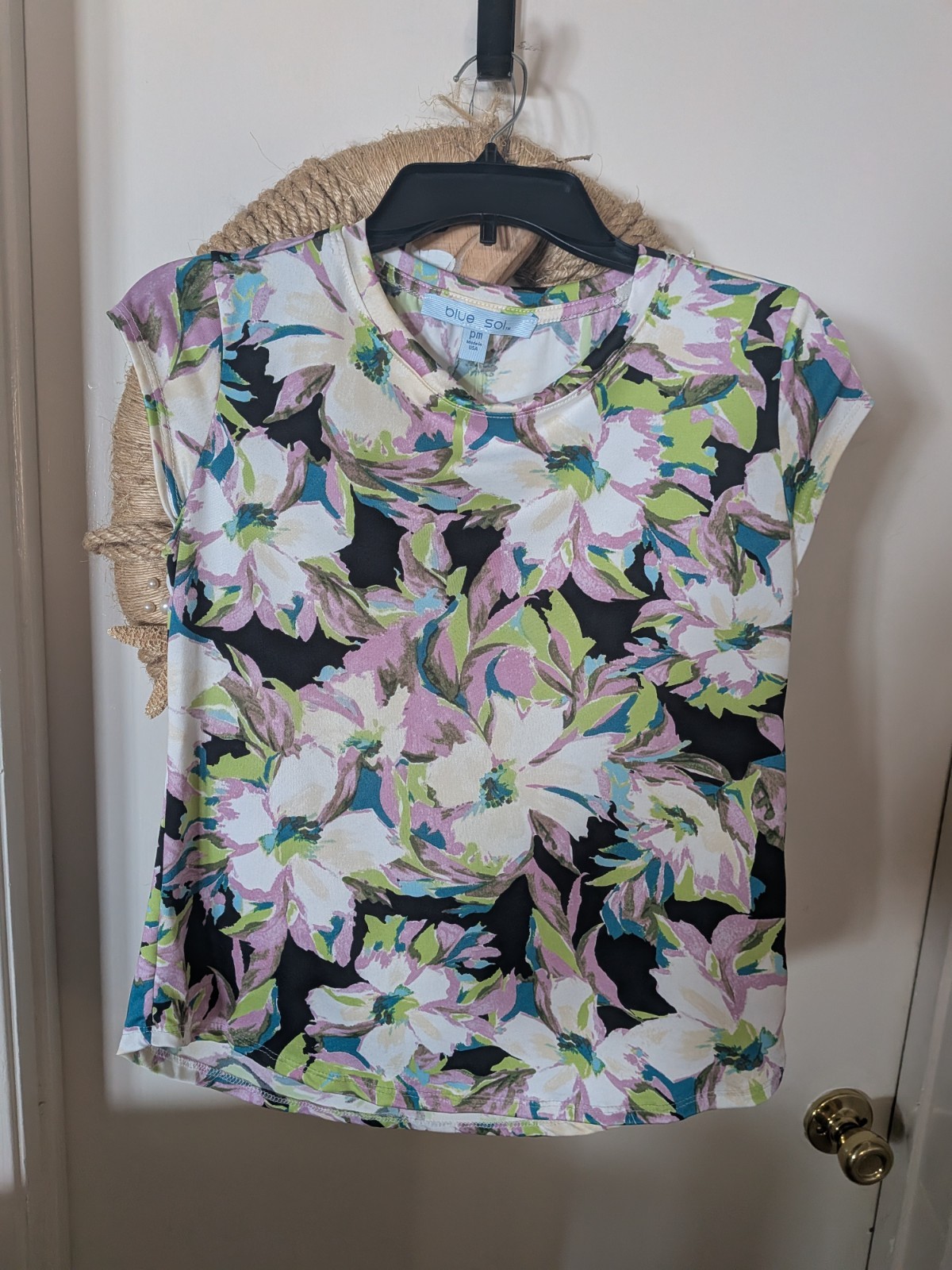 Blue Sol Sz. PM Slight Cap Sleeves SS Floral Everyday Top Ladies New w/Tags