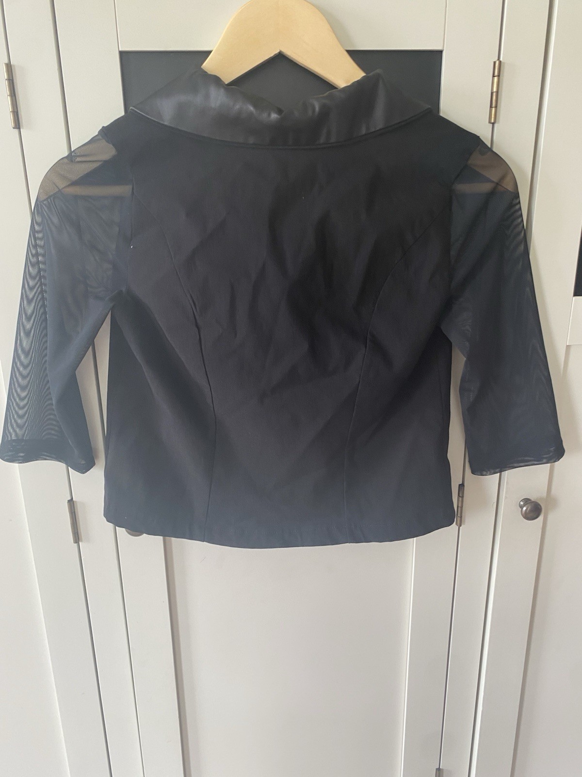 Black Crop Blaser – Mesh three quarter sleeves