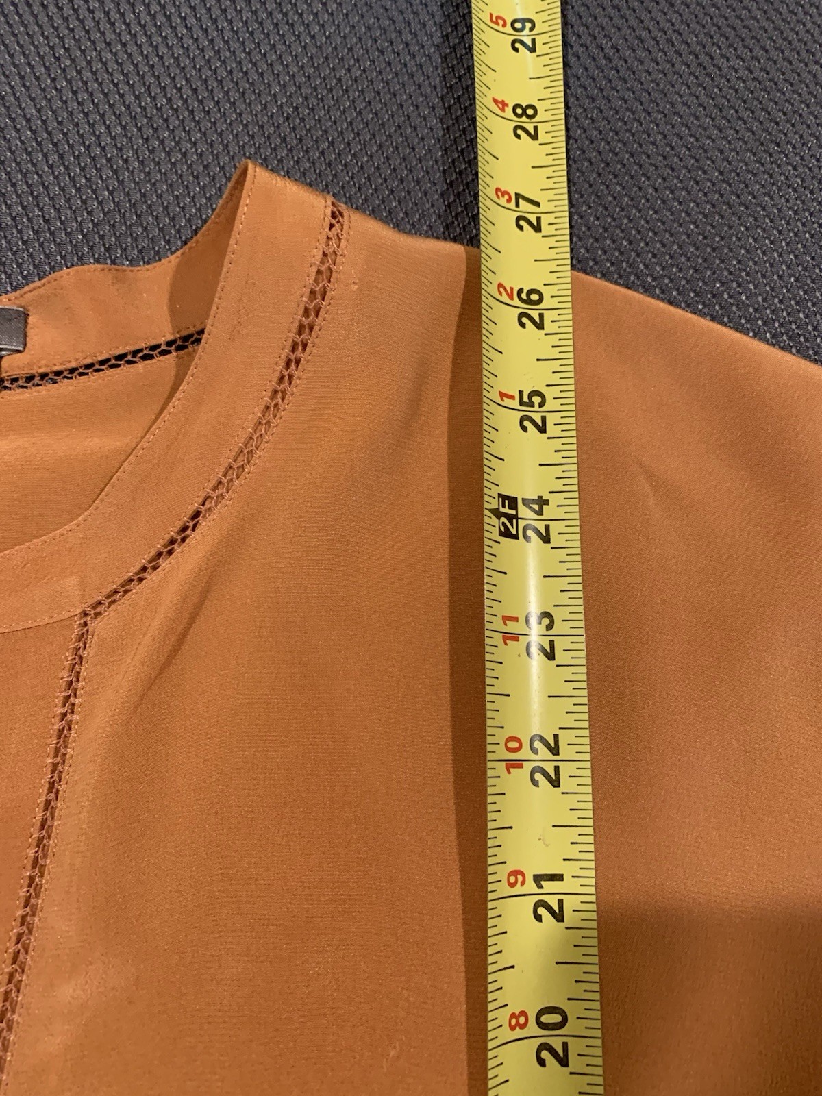 VINCE 100% Silk Popover Blouse Tunic Top M Eyelet Notch Split V-Neckline