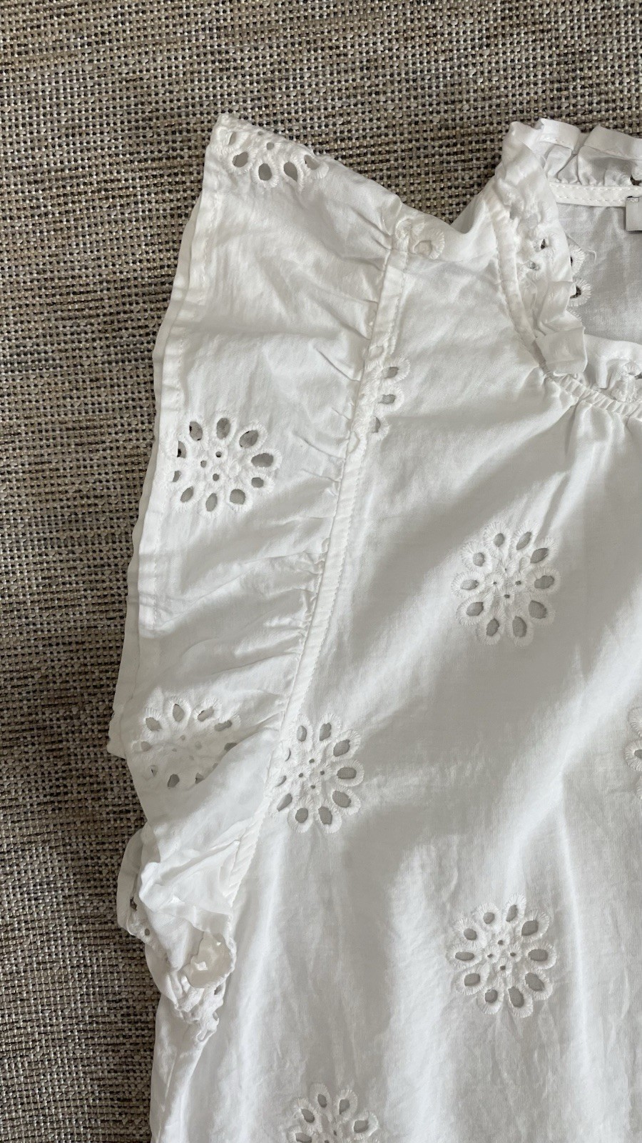 Free Assembly White Eyelet Embroidered Cotton Blouse Ruffle Flutter Sleeve Sz. M