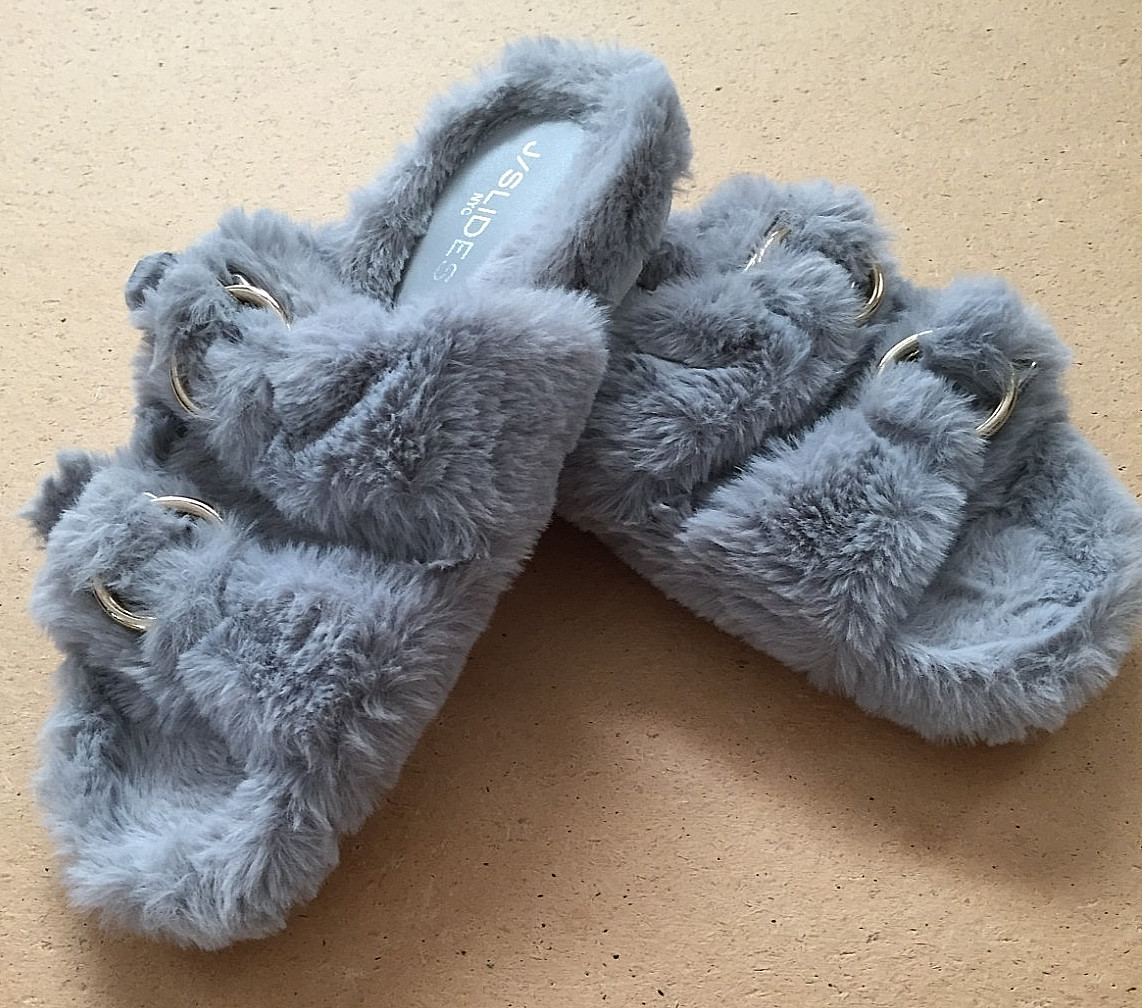 Women’s New Gray J/SLIDES NYC Faux Fur Sandals Slippers with Buckles , Size 9M.