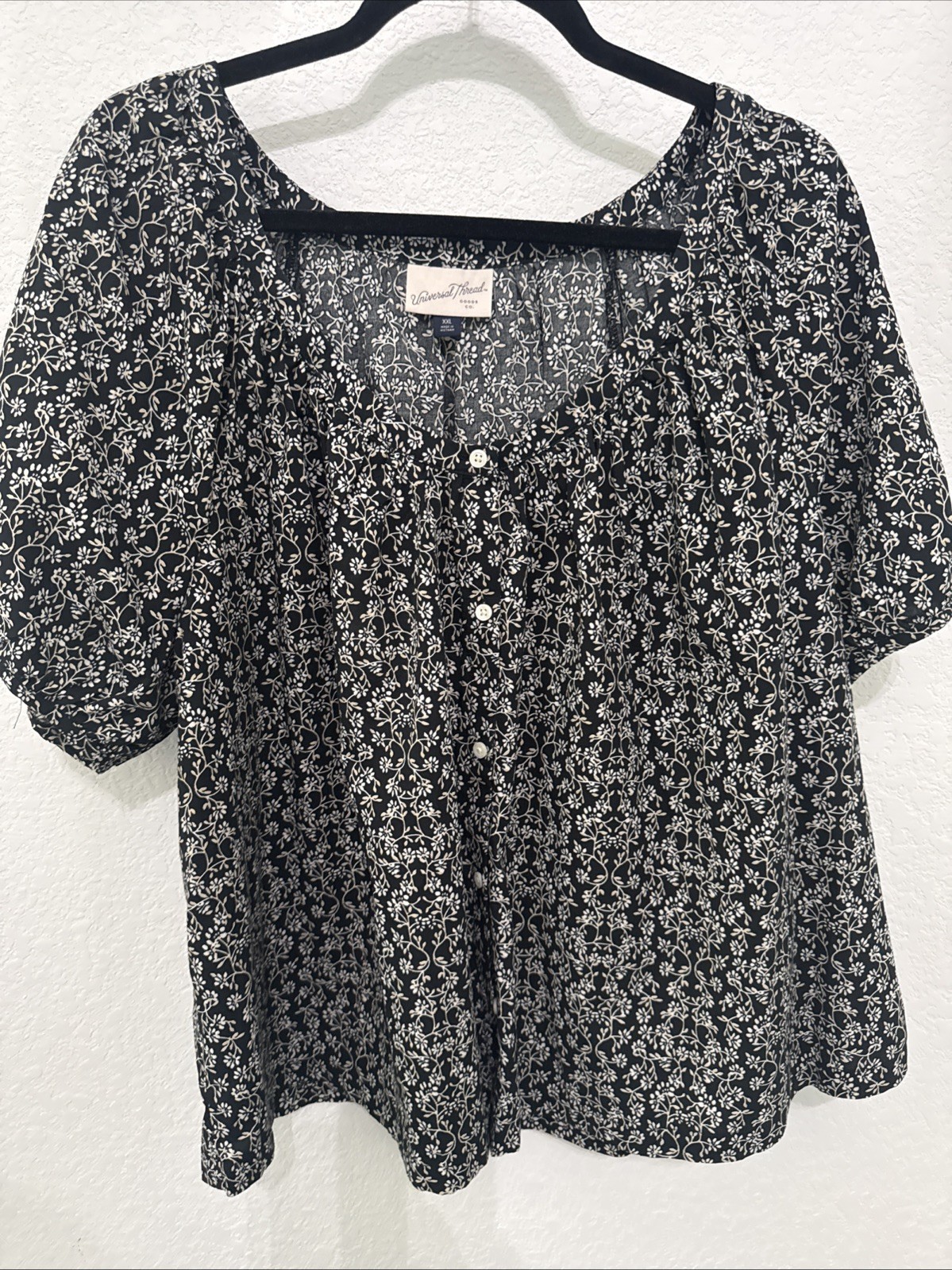 Universal Puff ShortSleeve Button Down Blouse, Black Tan/White Flowers XXL