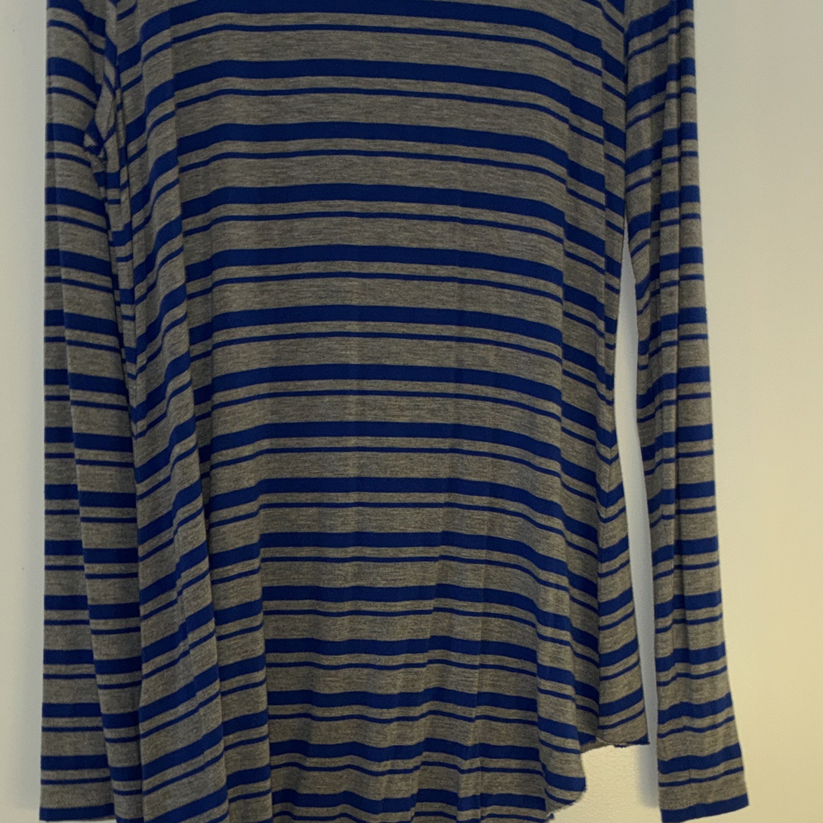 Women’s M Blue Gray Striped V-Neck Long Sleeve Cotton Soft Feel to Touch Tunic
