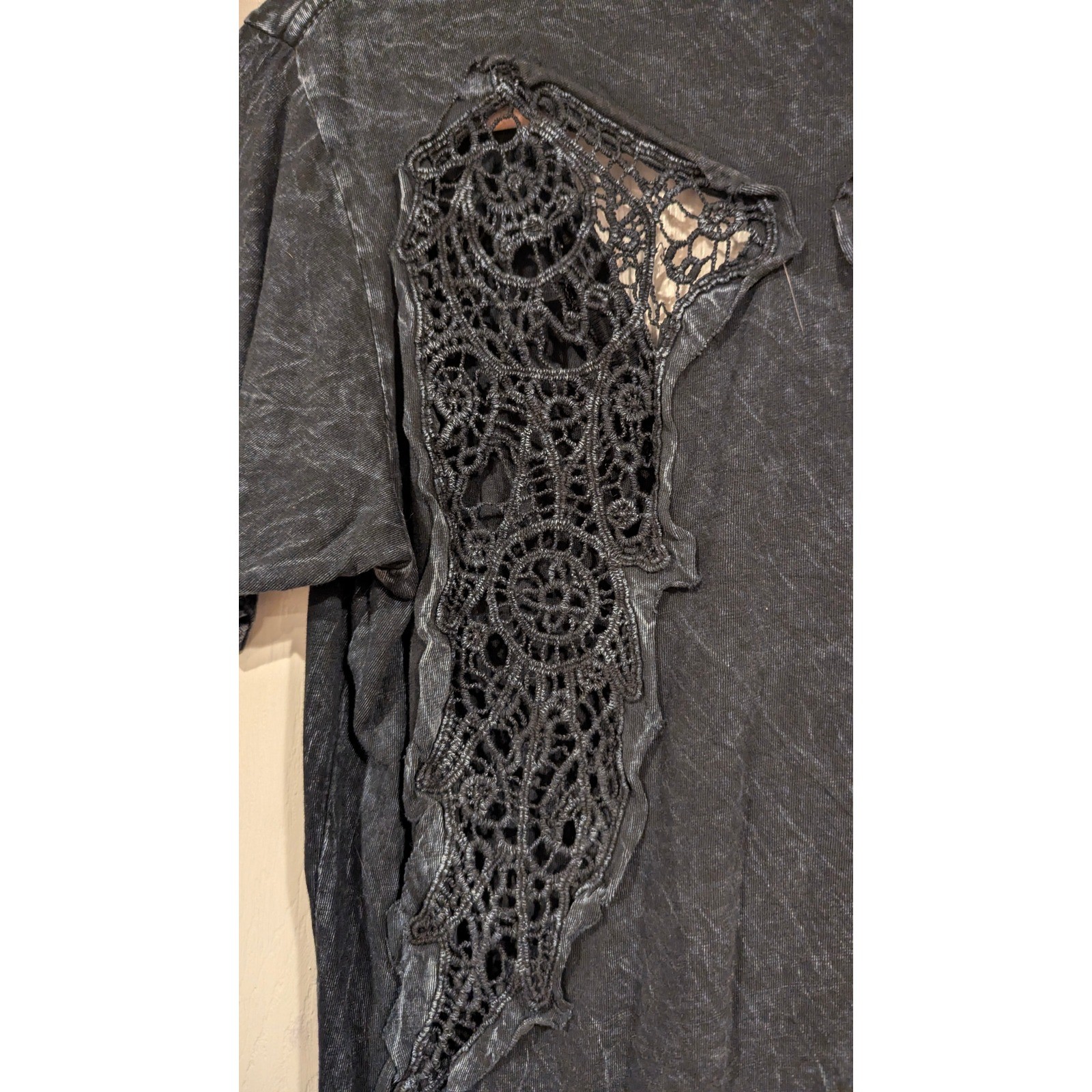 Affliction V-Neck T-Shirt Small Black Acid Wash Lace Wing Back Graphic Y2K Goth
