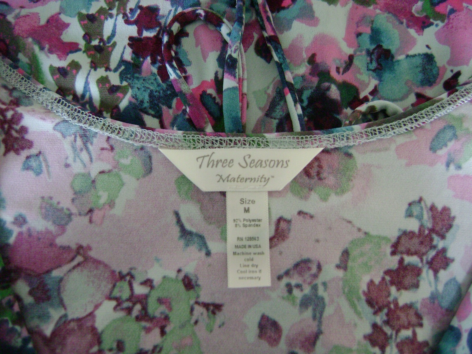 THREE SEASONS MATERNITY WOMEN’S FLORAL TOP M STRETCH TUNIC BLOUSE SCOOP NECK