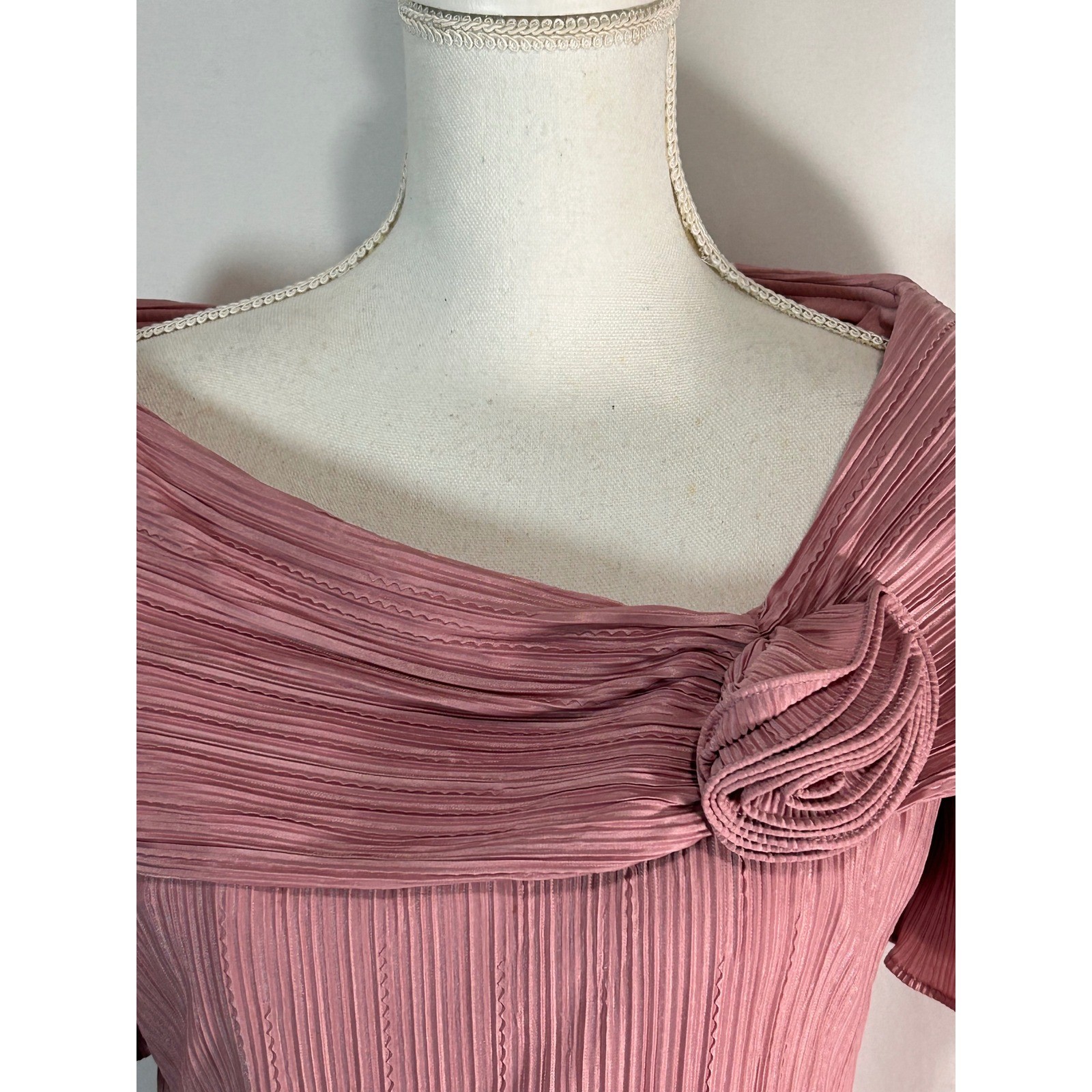 Cachet Women Pink Pleated Rosette Portrait Neck Blouse Short Sleeve Top Size 10