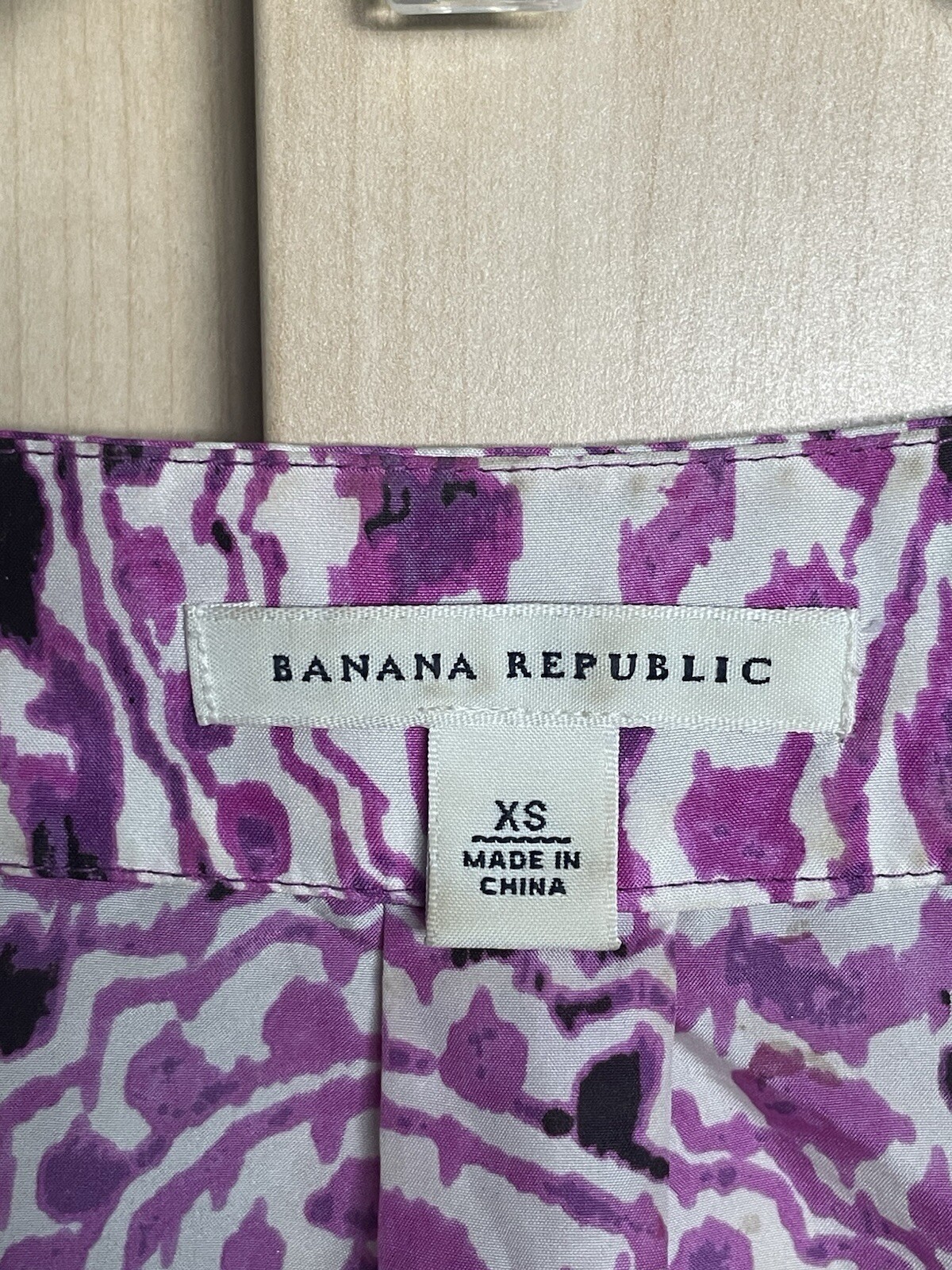 Banana Republic Purple Top Sz XS Blouse Boho Paisley Silk Short Sleeve Career