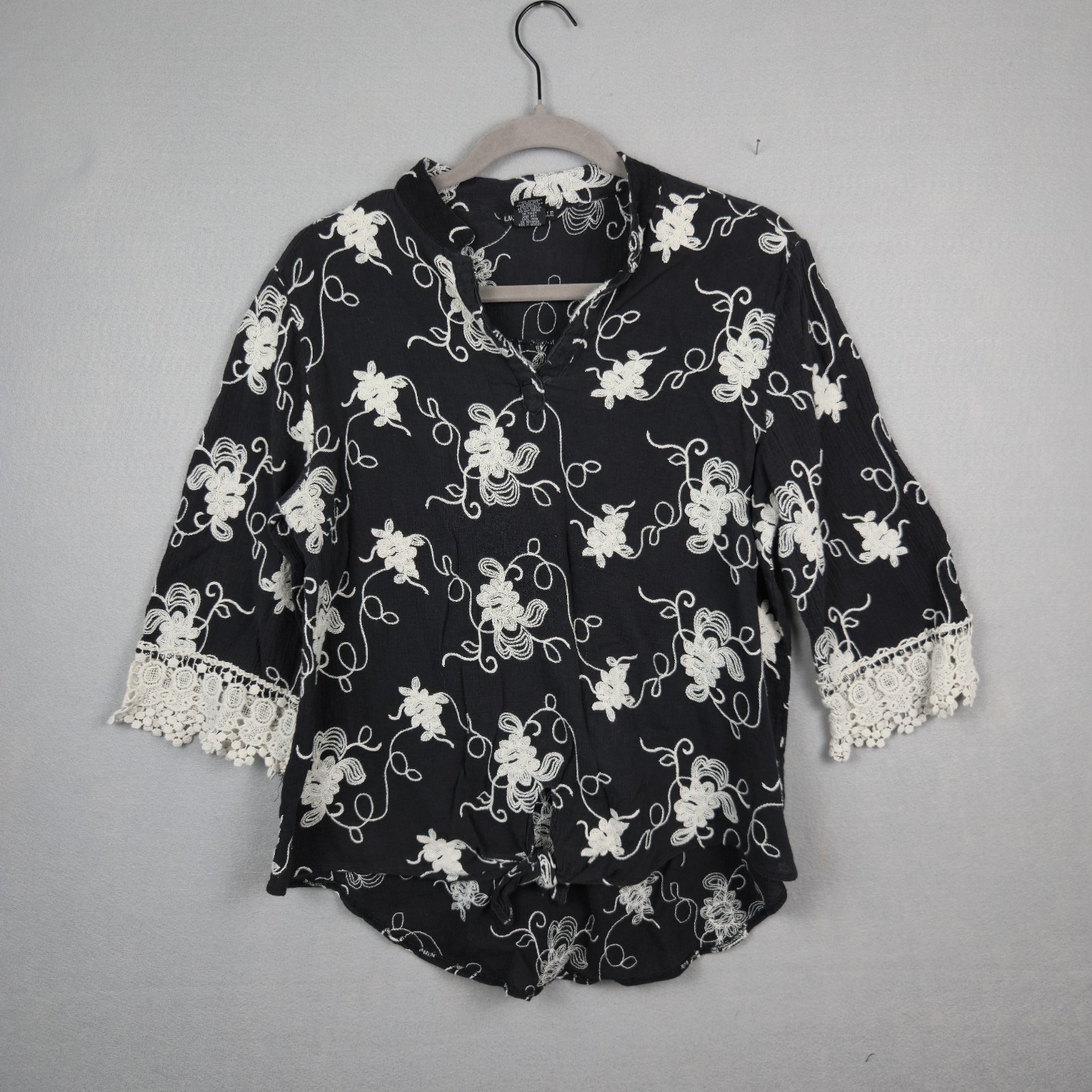 Lauren Michelle Embroidered Top M Black White Floral Lace Trim Tie Front Boho