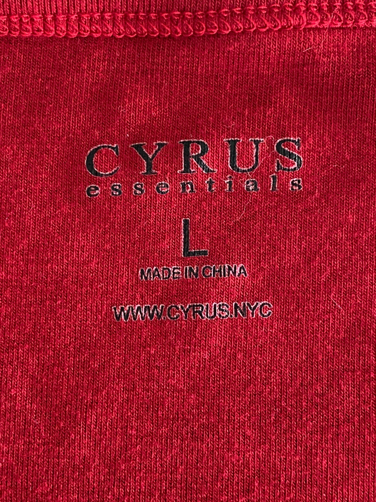 Cyrus Essentials Red Top Size Large Short Sleeve Round Neck Fitted