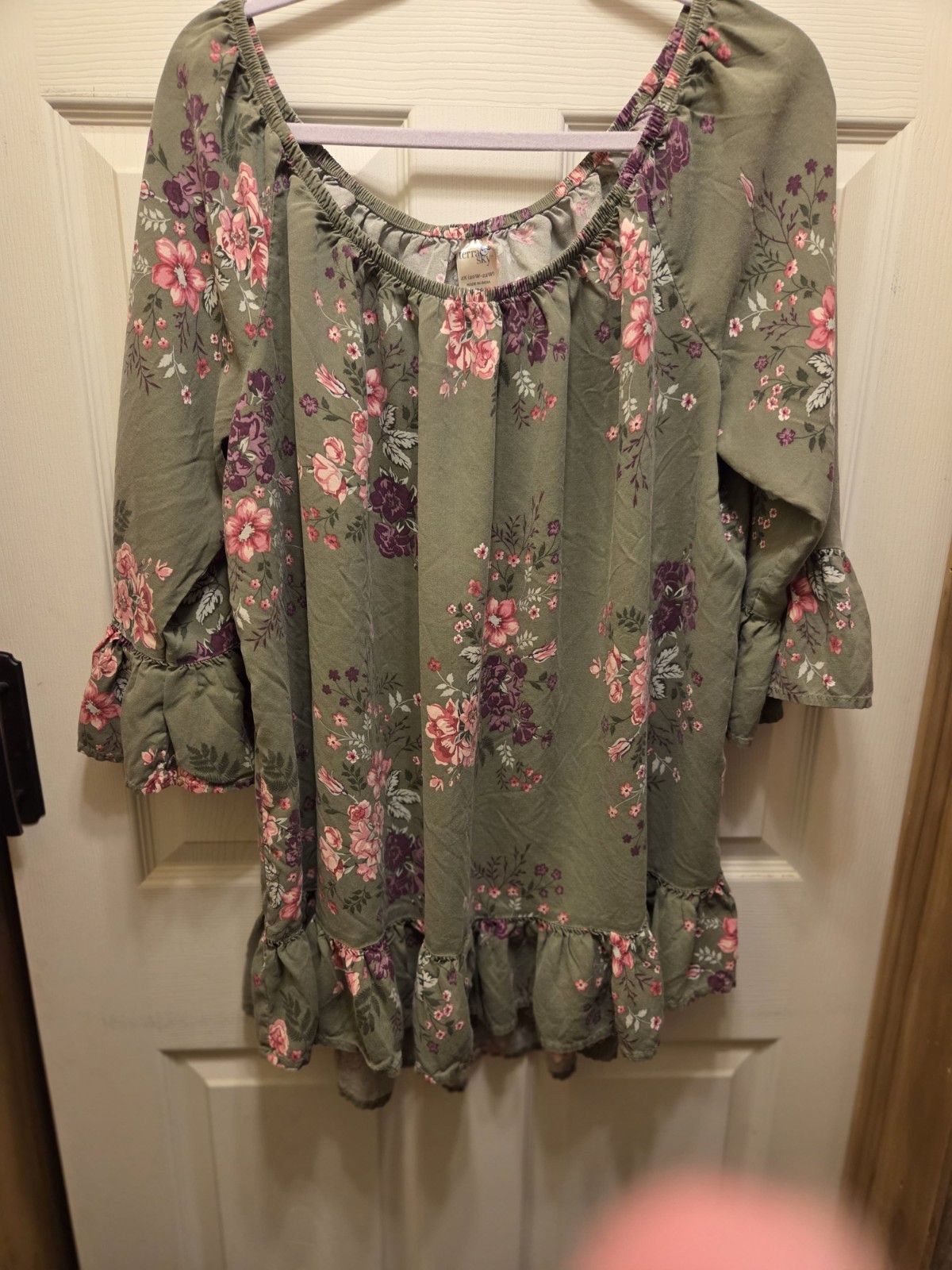 Women’s Sz 20-22W Terra & Sky Green Floral Shirt W/ Bell Sleeves & Ruffle Bottom