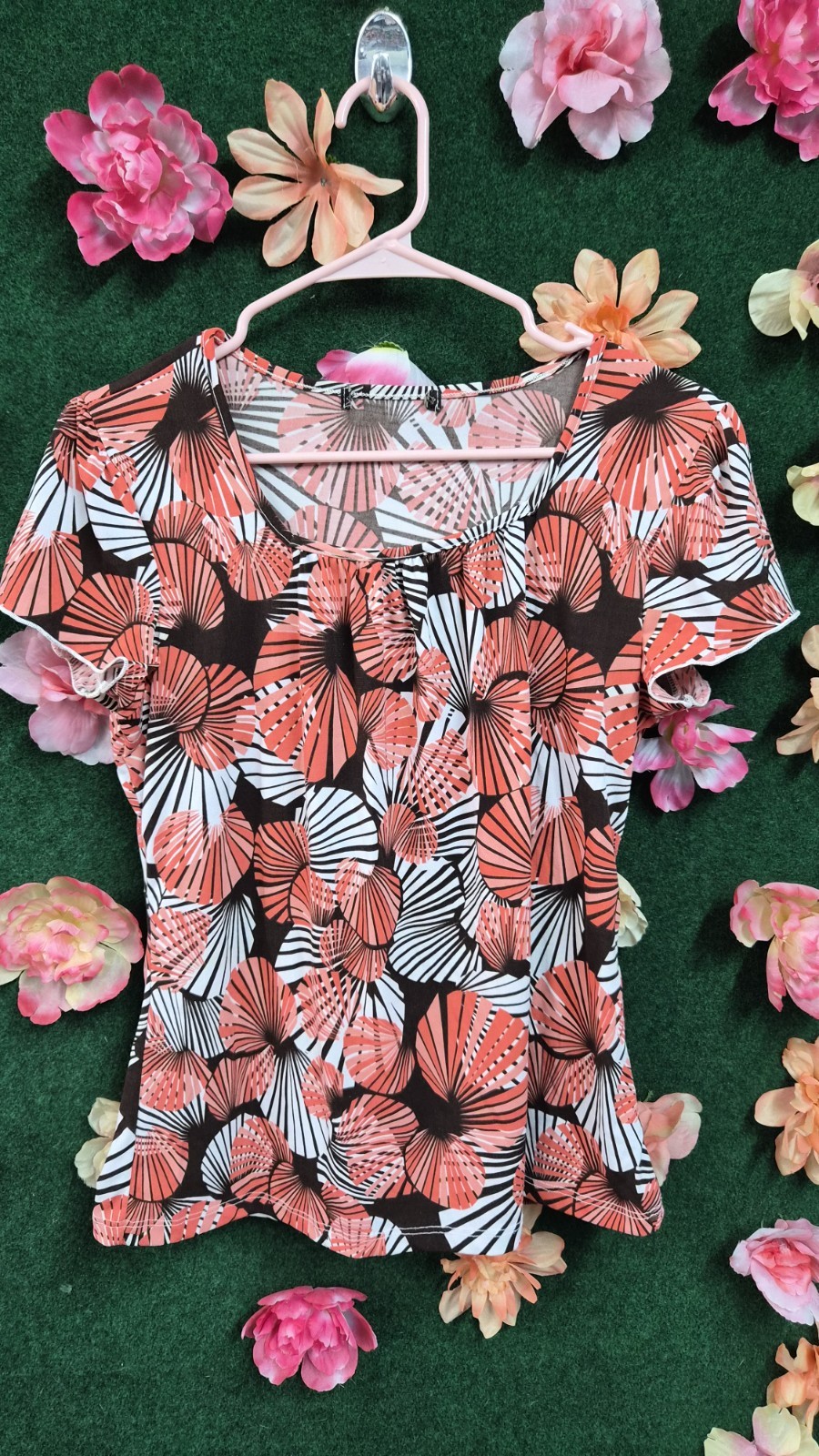 Women’s Geometric Blouse Black/Pink/White V-Neck Short Sleeve Button M