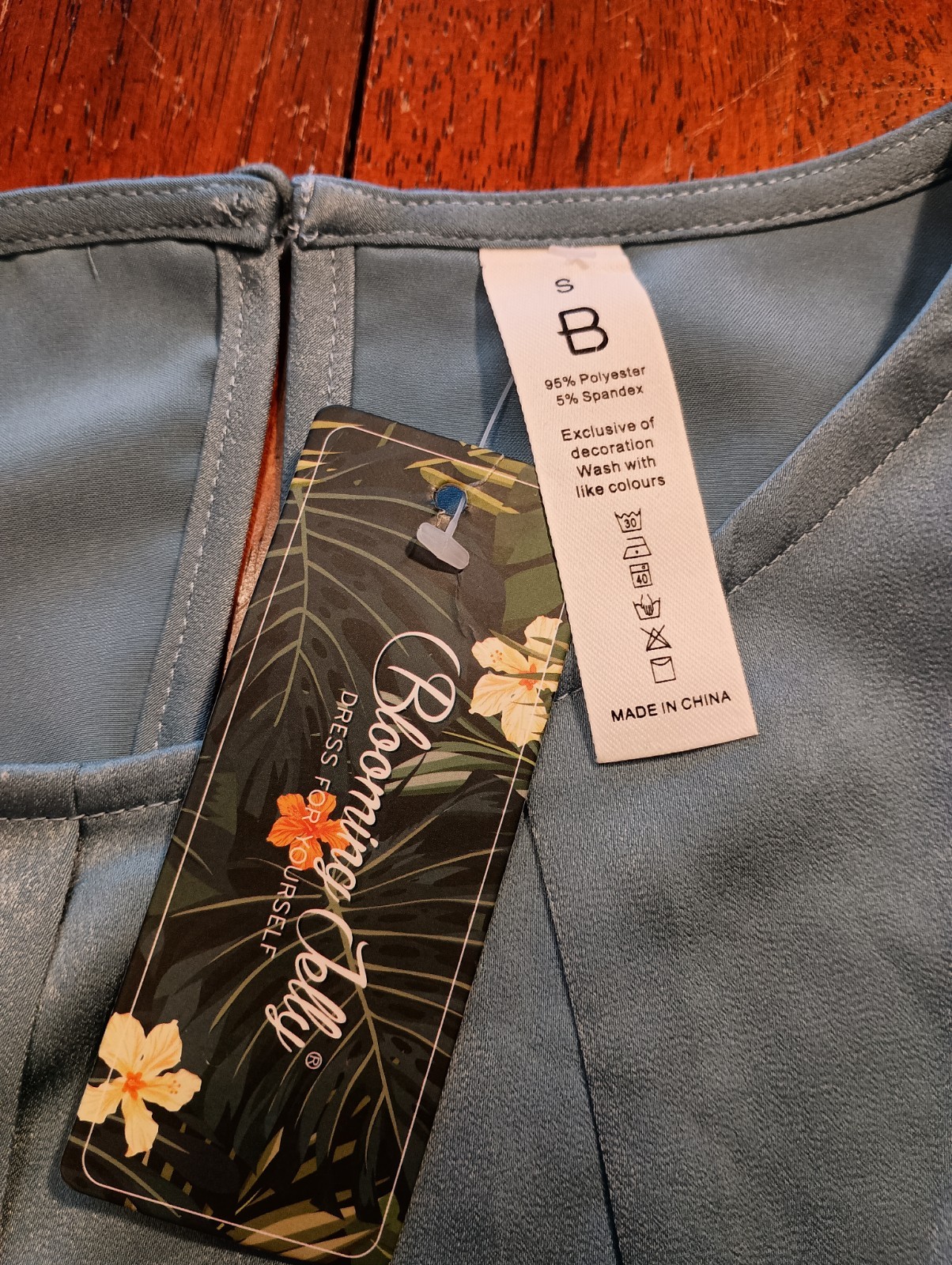 Blooming Jelly Women’s Blue Sleeveless Pleated Summer Dressy Top Size Small