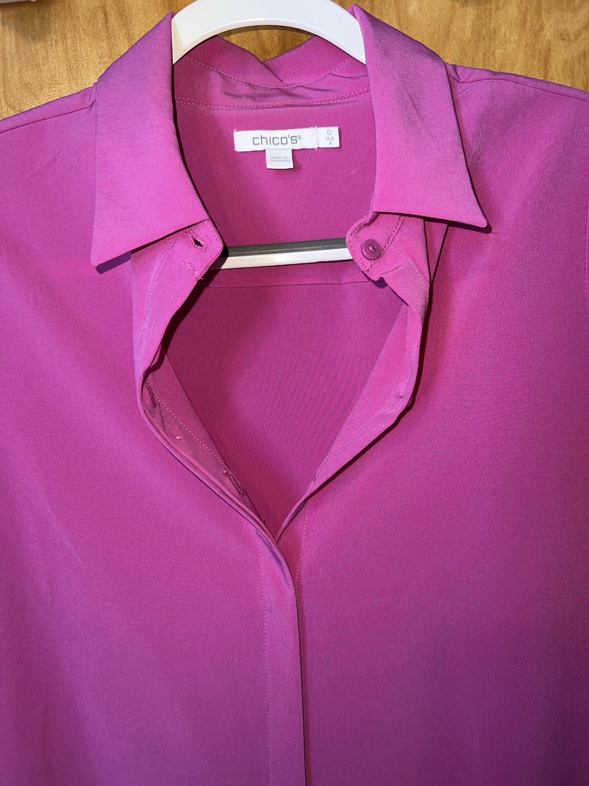 Chico’s magenta purple woven stretch button down cropped blouse Size 0