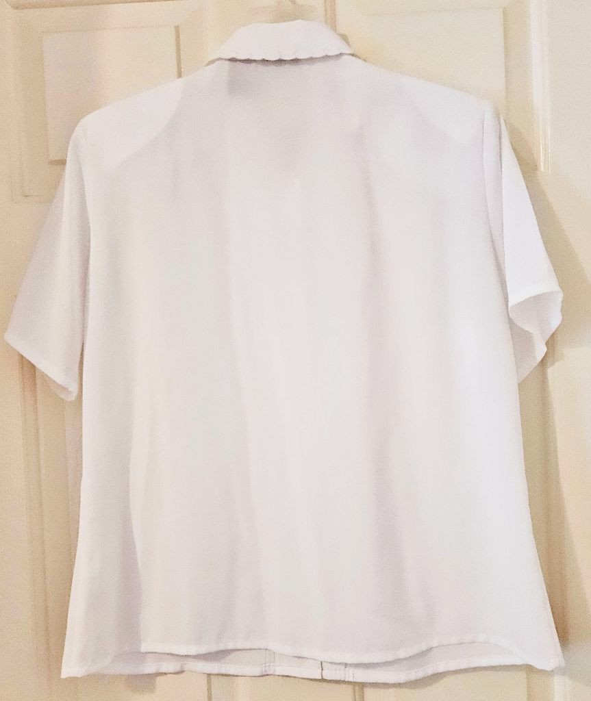 Laura Scott White Blouse~ Embroidery~ Cut Out Collar- Pleated~ Women’s Sz 12~EUC