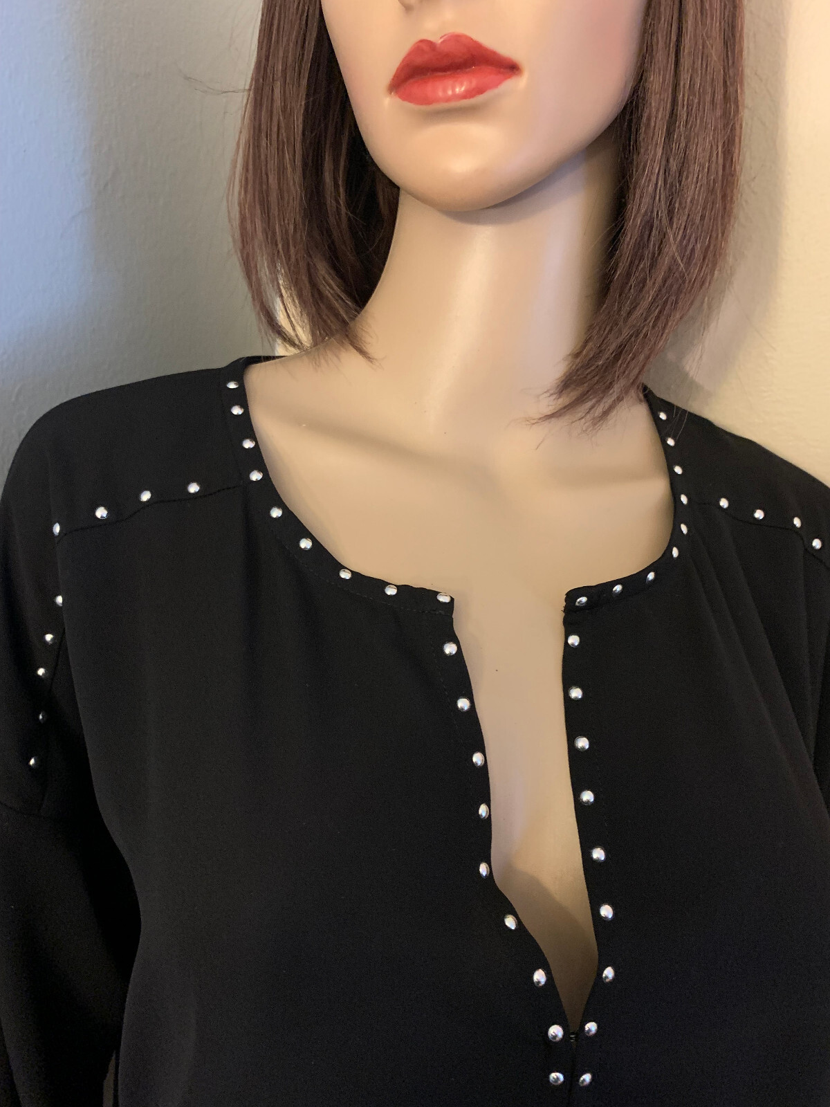 EXPRESS S Black Poly Crepe KEYHOLE BLOUSE TOP Silver Stud EMBELLISHED Long Slv