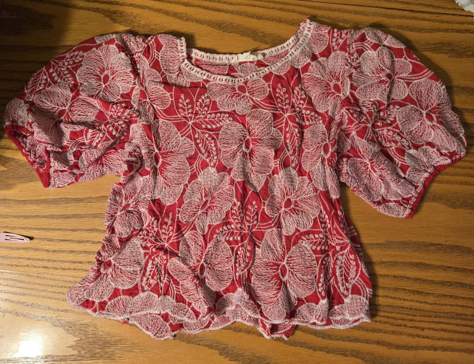 Solitaire Anthropologie Women’s BlouseLarge Floral Embroidery Red/Cream Size L