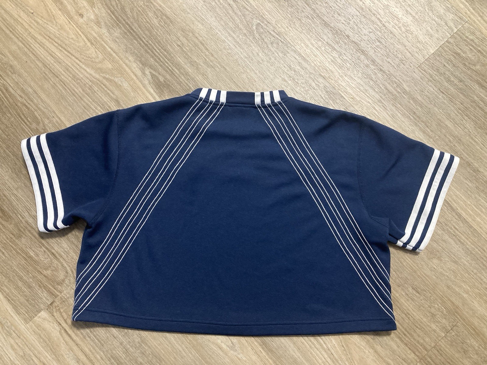 adidas women’s boxy dark blue /White Striped T-Shirt Size S Logo
