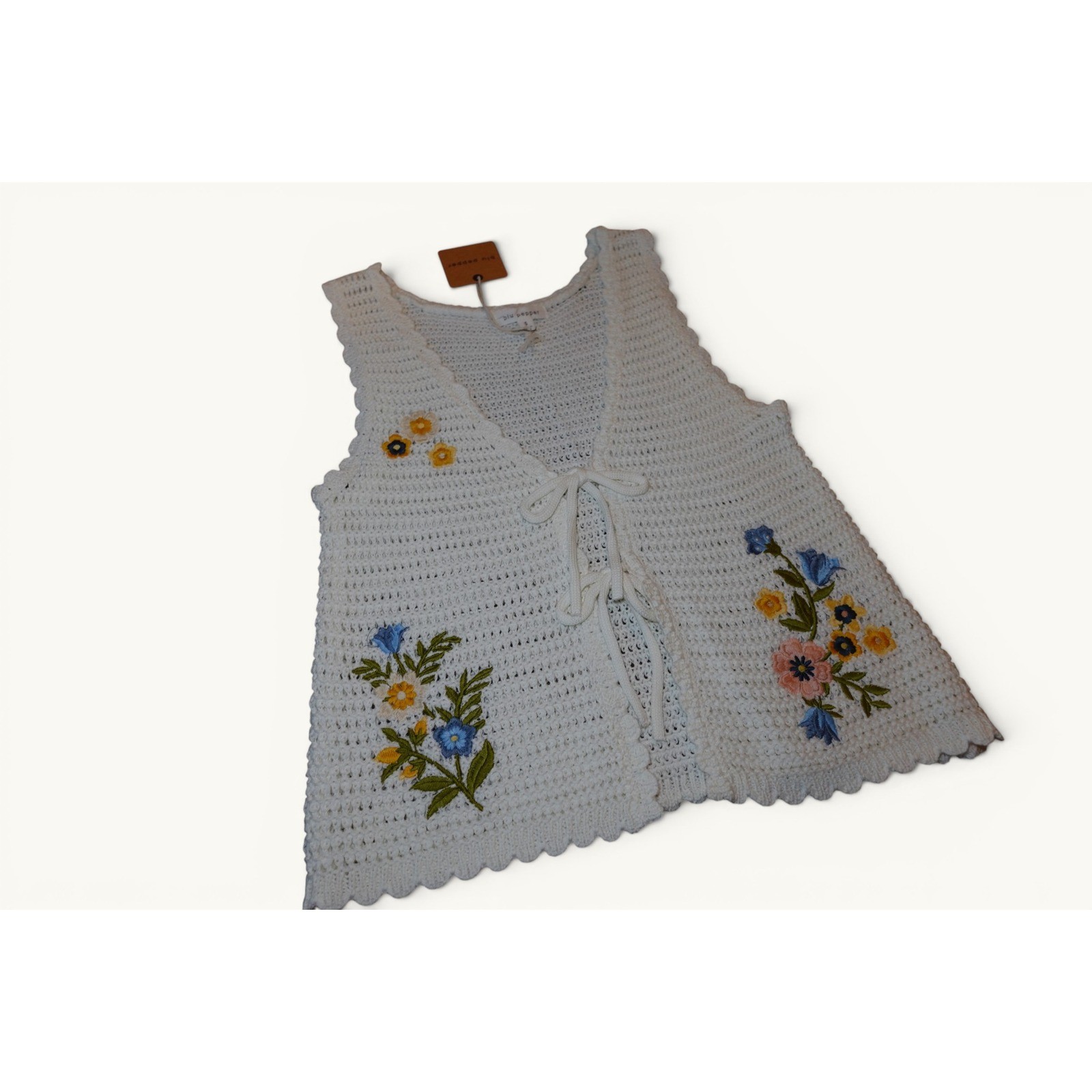 NWT Blu Pepper Ivory Floral Embroidered Crochet Tie Vest S