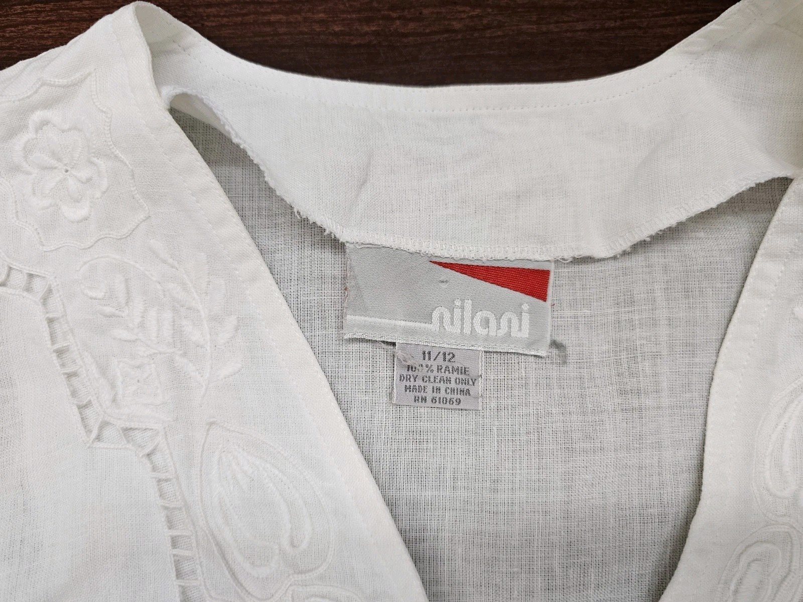 Nilani Women White Blouse Size 11/12 Embroidered Sheer Button Front Asymmetrical