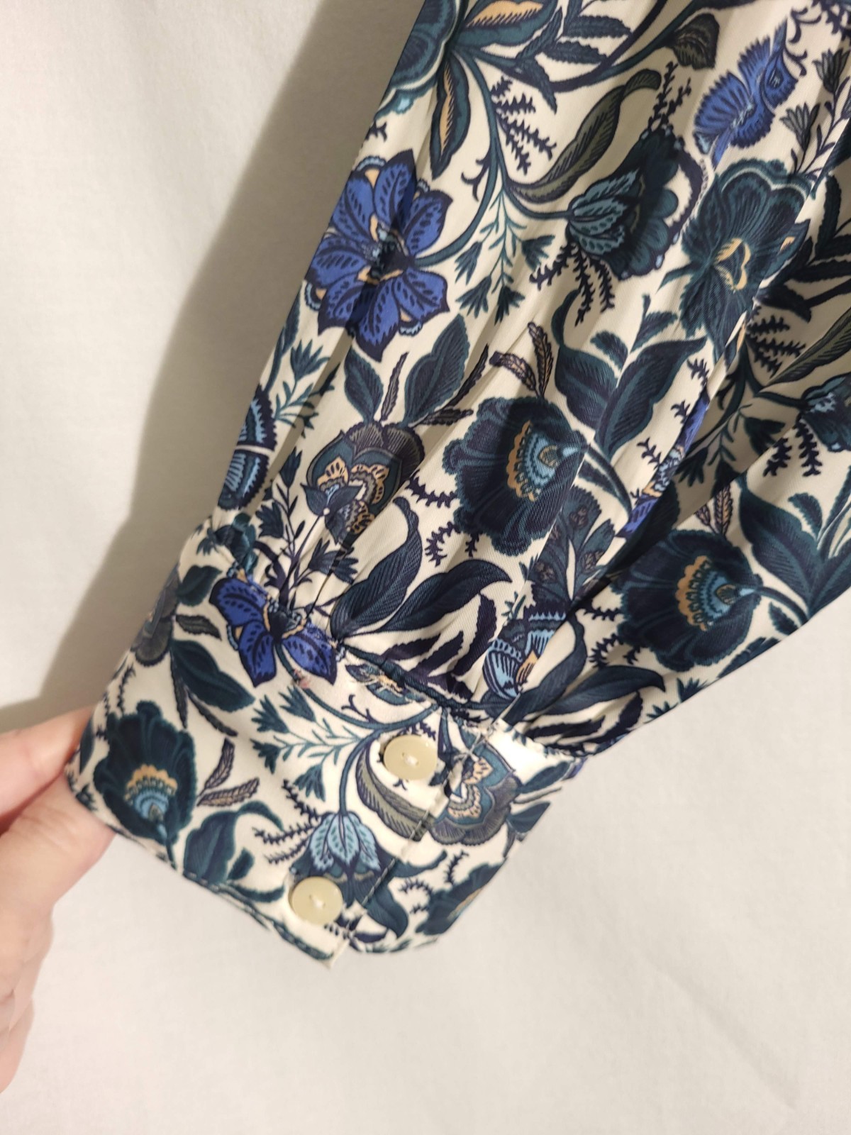 Lane Bryant-White Blue Green Floral Satin Long Sleeve Button Top Blouse-22/24 3X