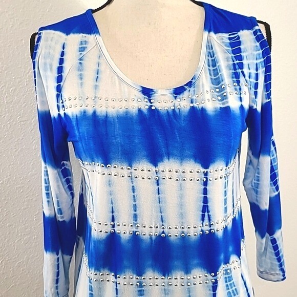 THOMAS & OLIVIA Royal Blue/White Tie Dye w/Silver Studs Cold-Shoulder Top, Small