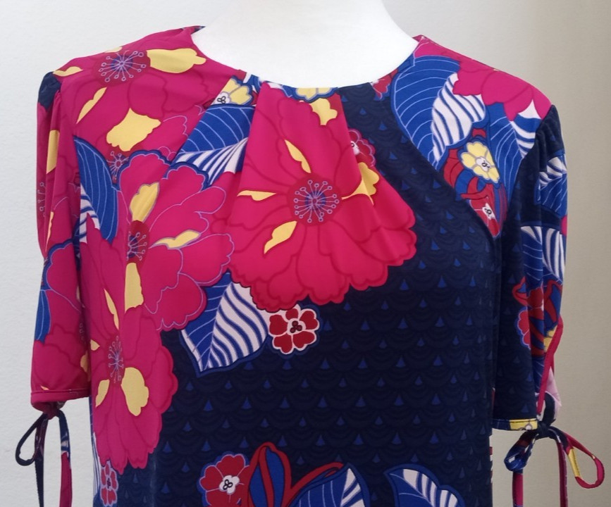 Nikki Poulos Abstract Floral Jersey Knit Top Tie Sleeve Pleated Detail Size M