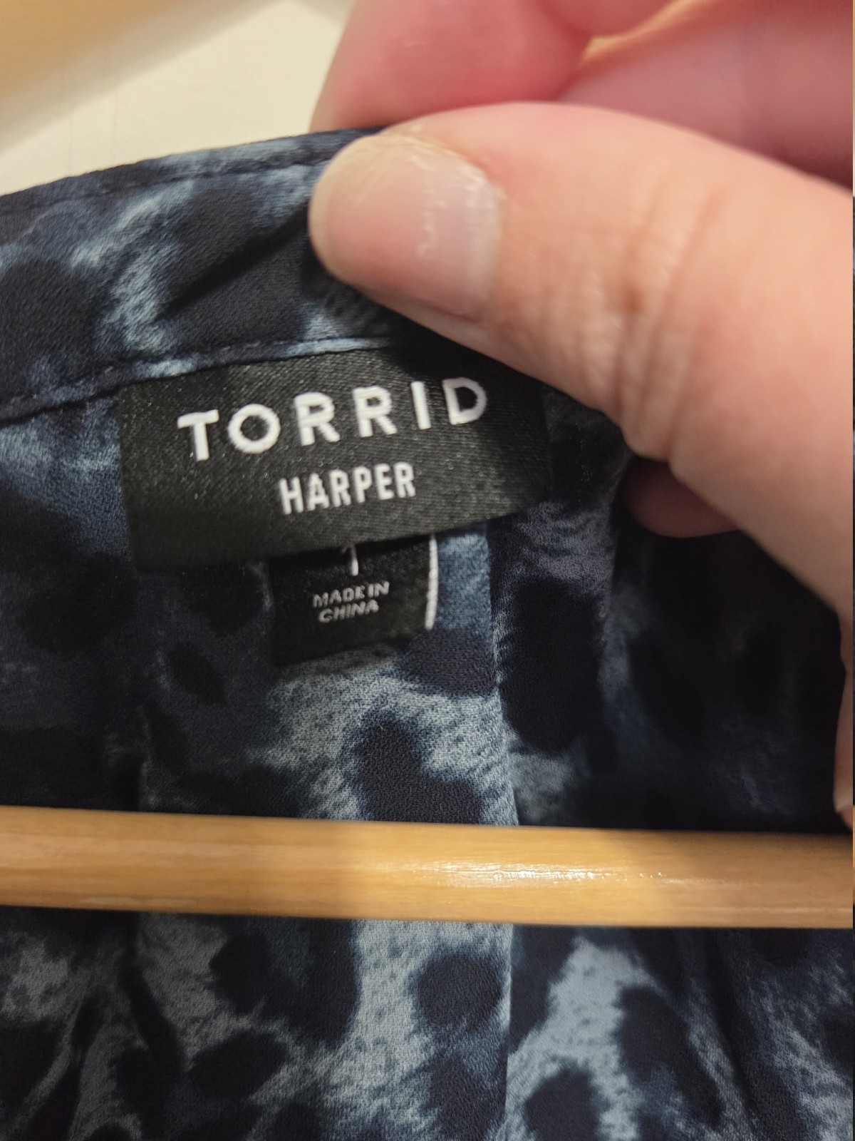 Torrid Blue Leopard Animal Print V-Neck 3/4 Roll Tab Blouse Size 1