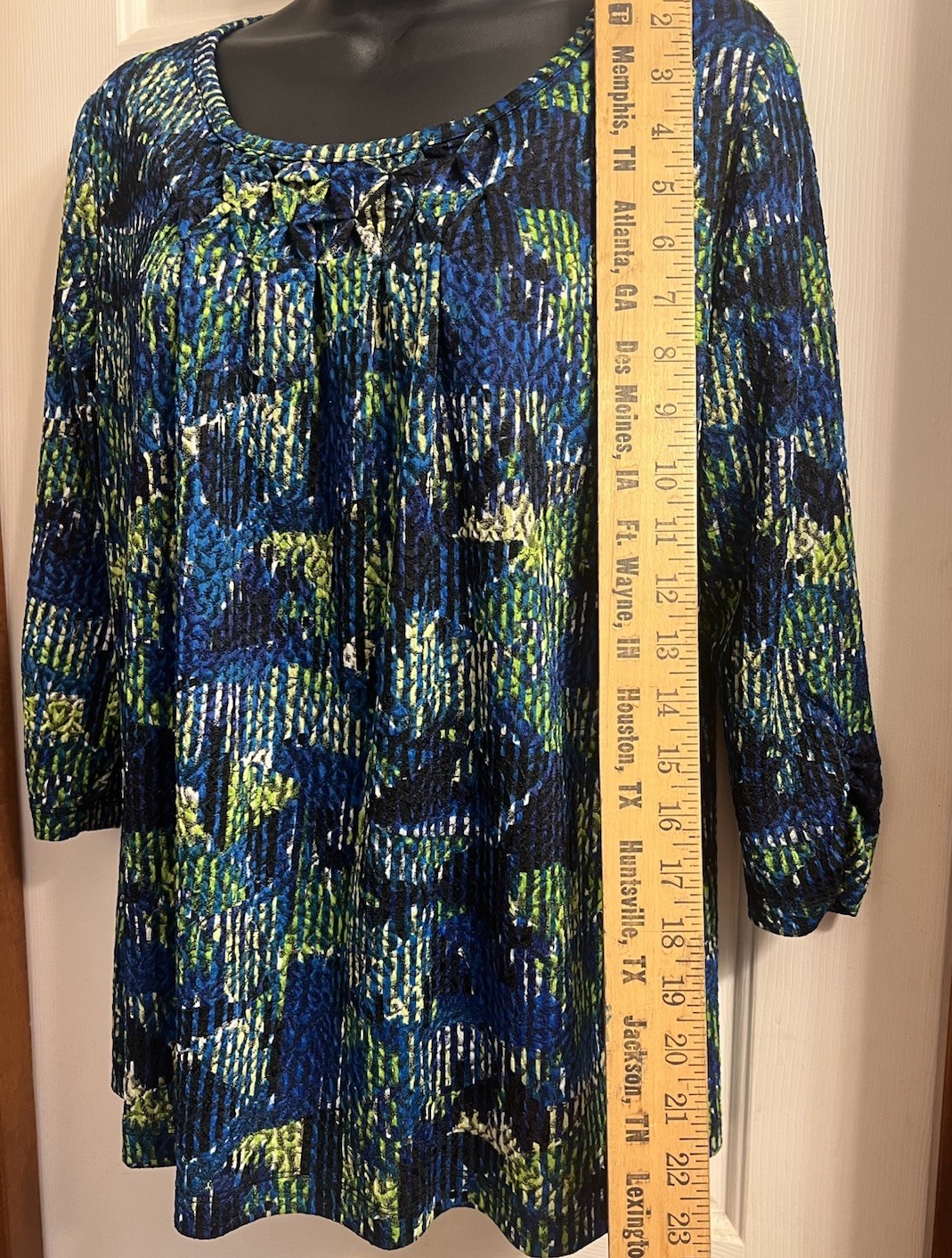 Sag Harbor Stretch Colorful Round Neck Women’s Top Sz PM
